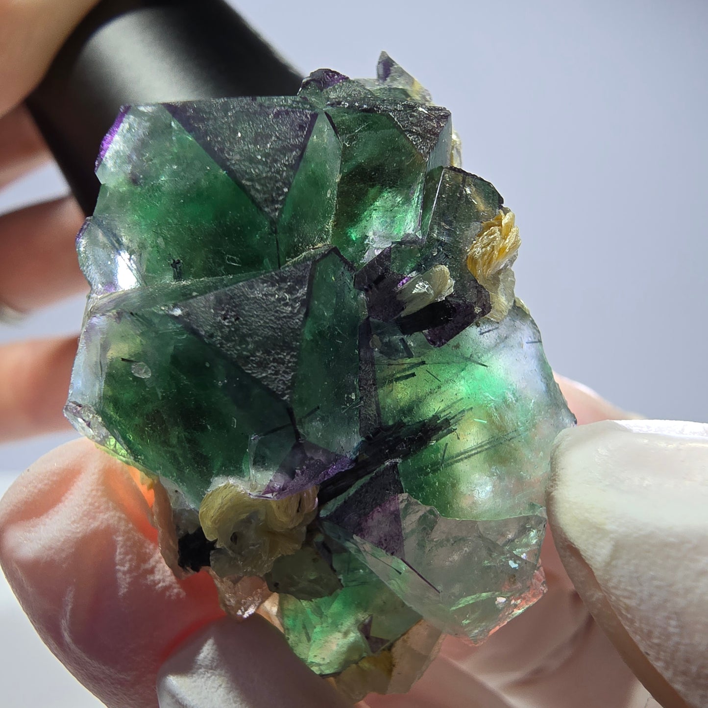 Cube de fluorite fantôme, zonal, muscovite, spécimen de tourmaline Schorl, Erongo, Namibie, 39 x 28 x 22 mm