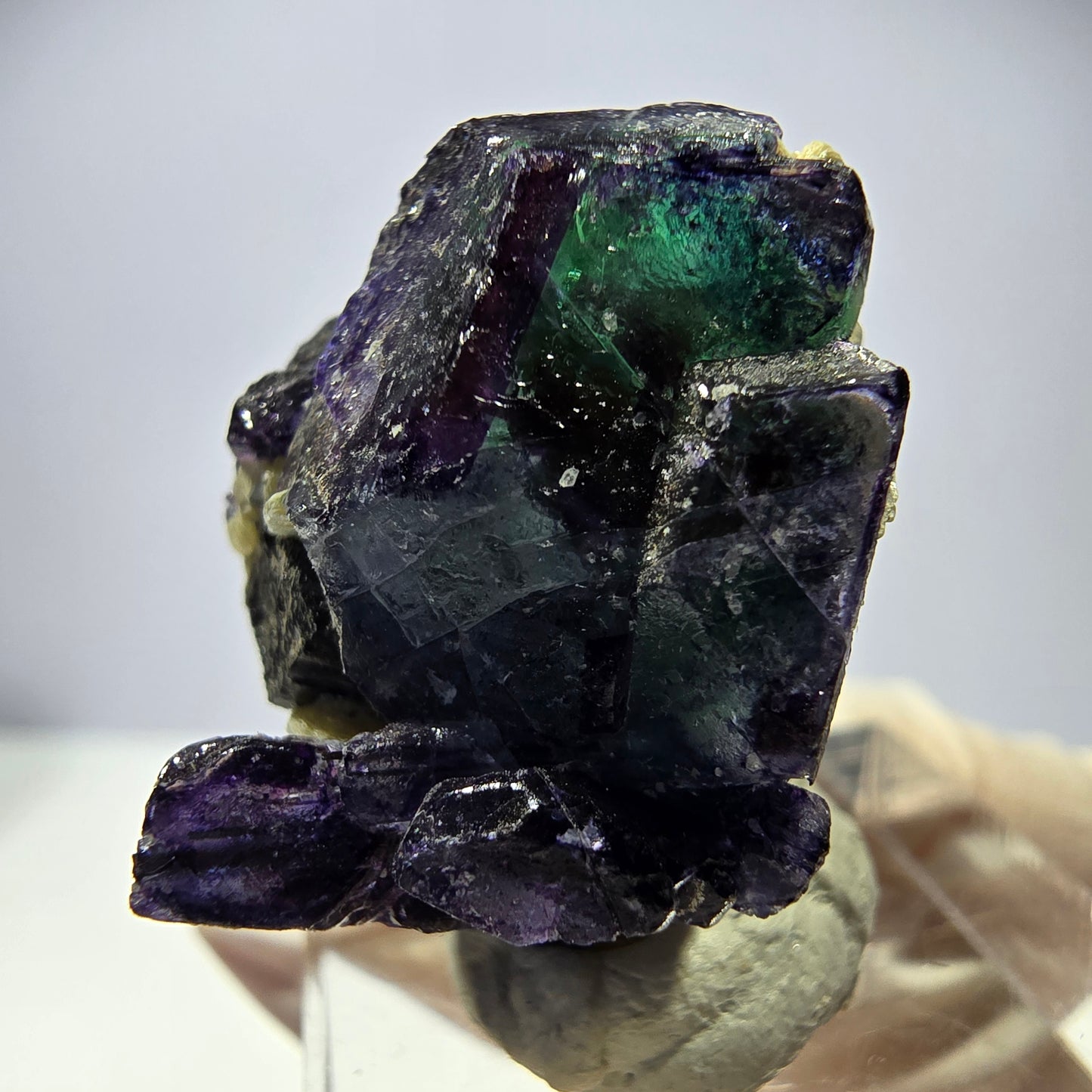 Cubes de fluorite fantôme colorés hexagonaux, tourmaline Schorl Erongo, Namibie 27 x 25 x 20 mm