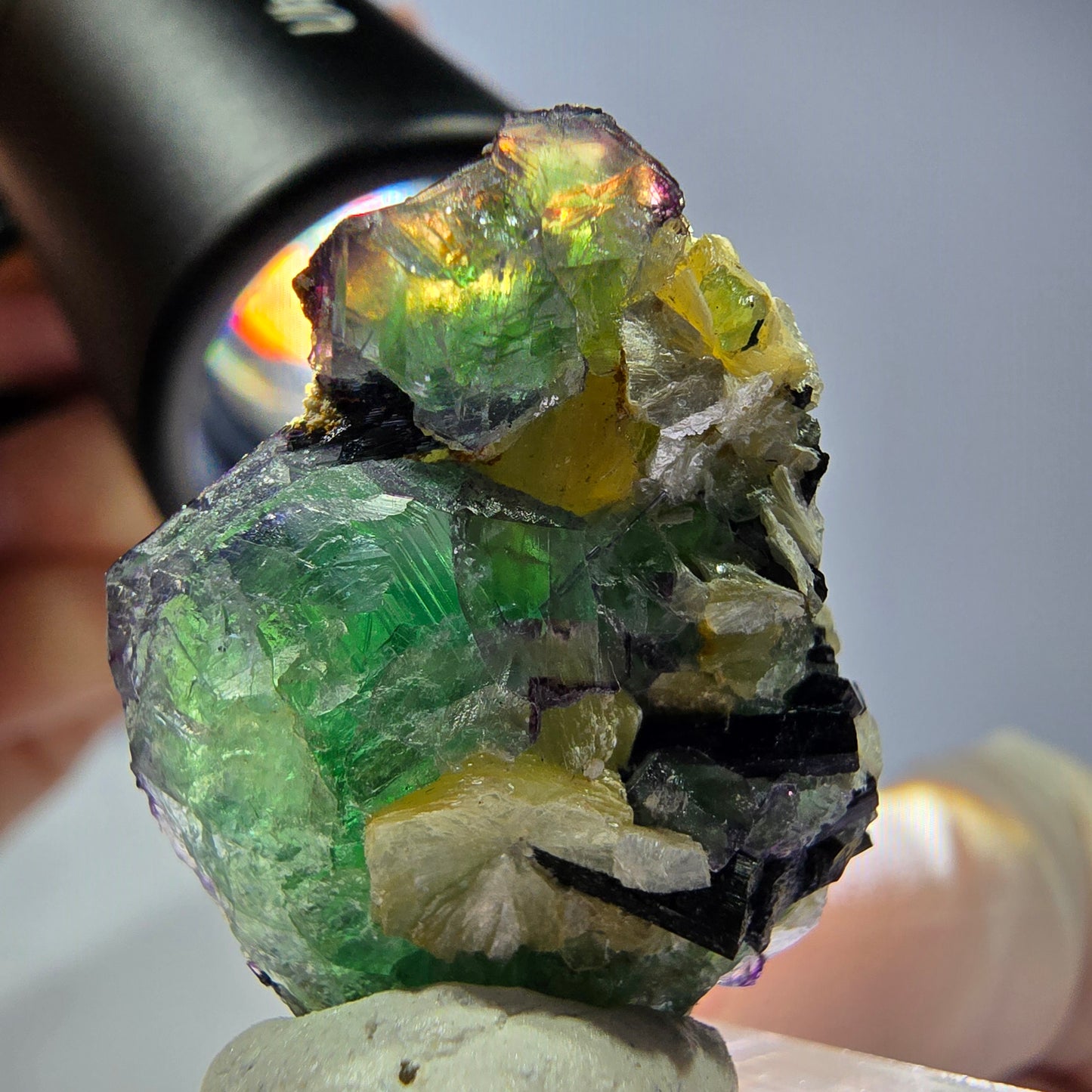 Cube de fluorite fantôme, zonal, muscovite, spécimen de tourmaline Schorl, Erongo, Namibie, 28 x 23 x 15 mm