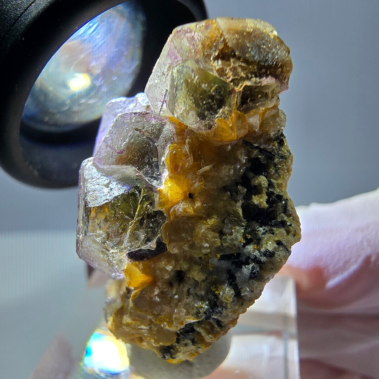 Cube hexagonal de fluorite fantôme, muscovite, tourmaline Schörl, Erongo, Namibie, 36 x 26 x 18 mm
