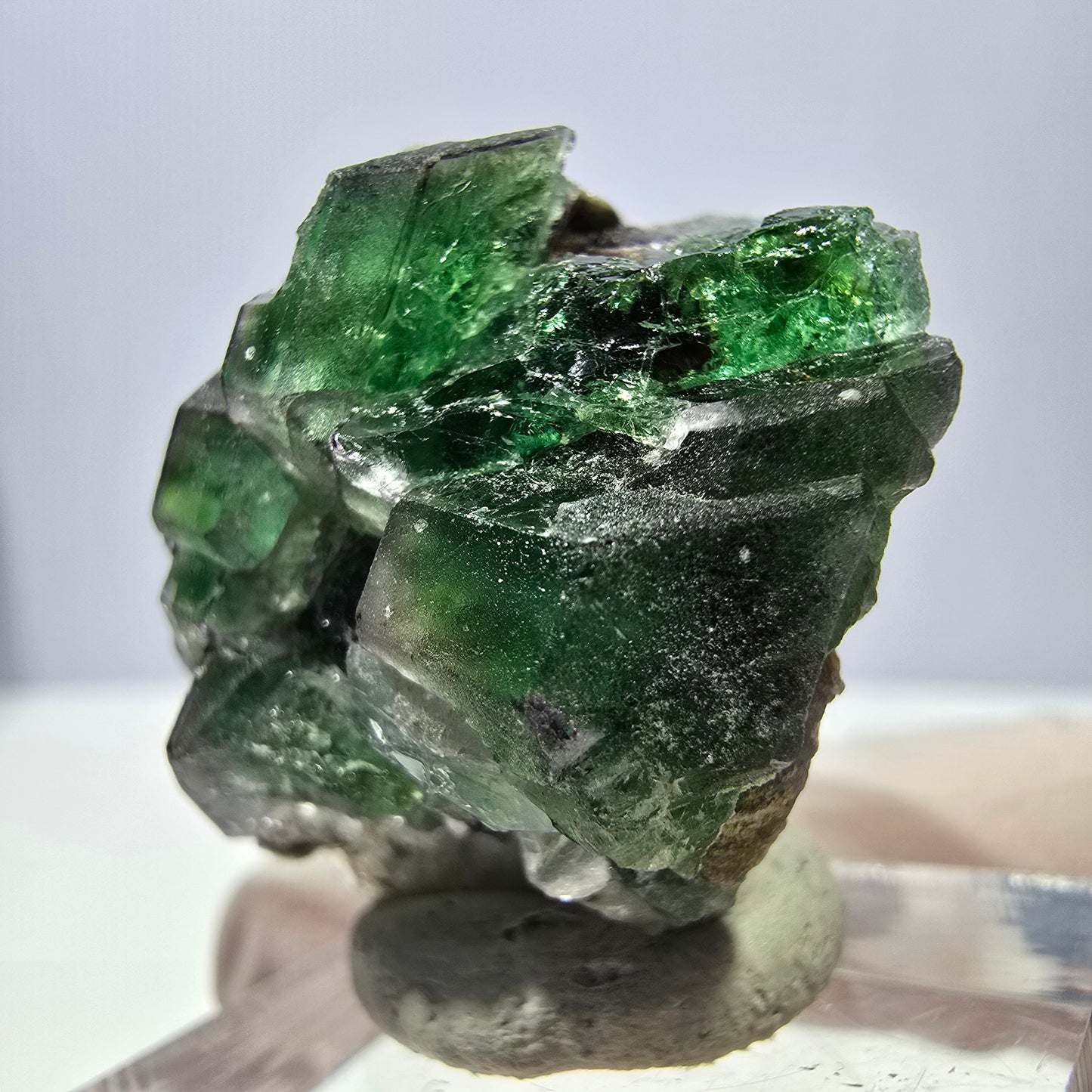Cube hexagonal de fluorite fantôme, muscovite, tourmaline Schörl, Erongo, Namibie 26 x 24 x 24 mm