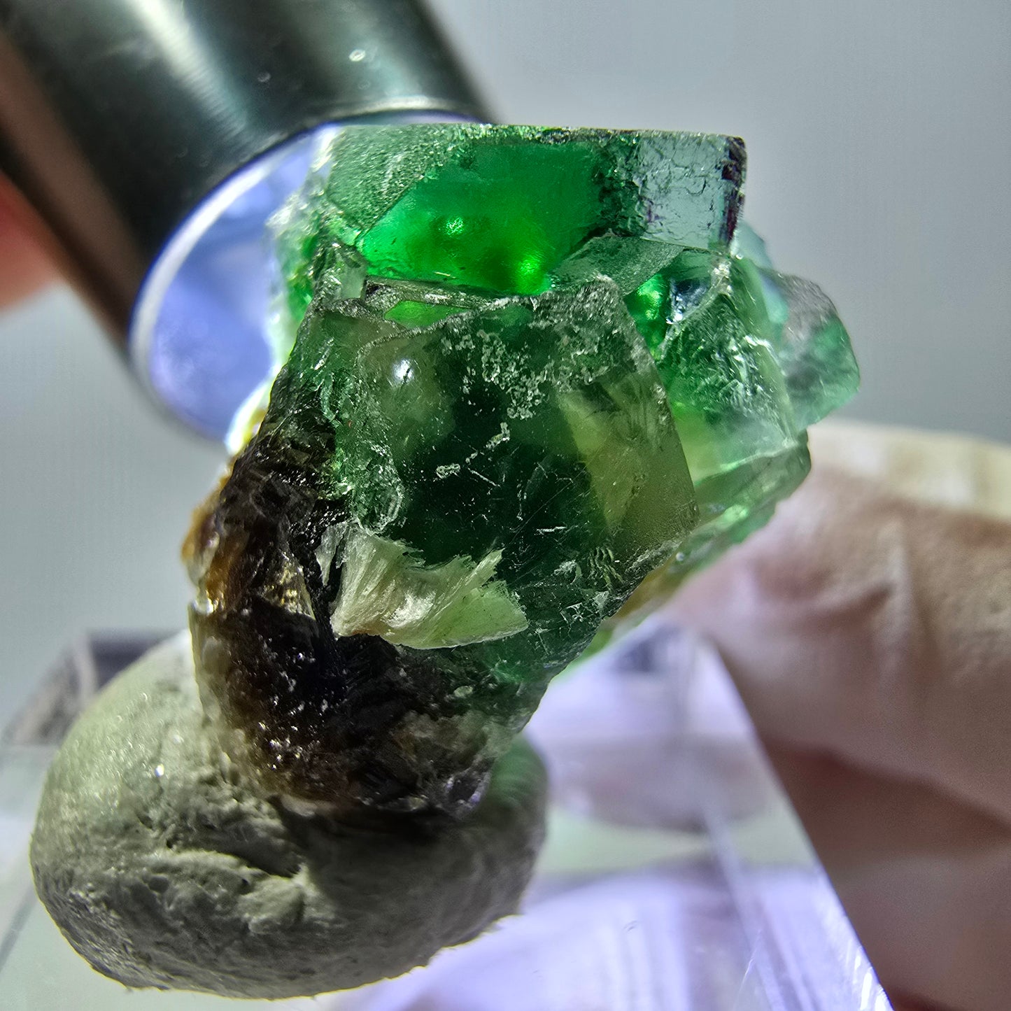 Cube de fluorite fantôme, zonal, spécimen de muscovite, Erongo, Namibie, 21 x 20 x 19 mm