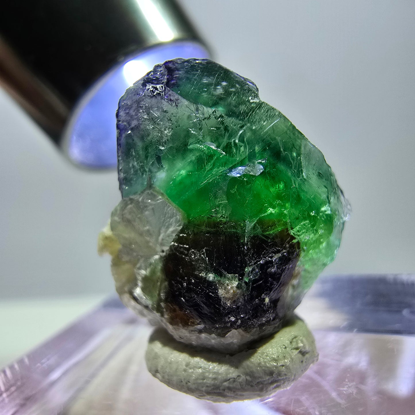 Cube de fluorite fantôme, zonal, spécimen de muscovite, Erongo, Namibie, 16 x 15 x 10 mm