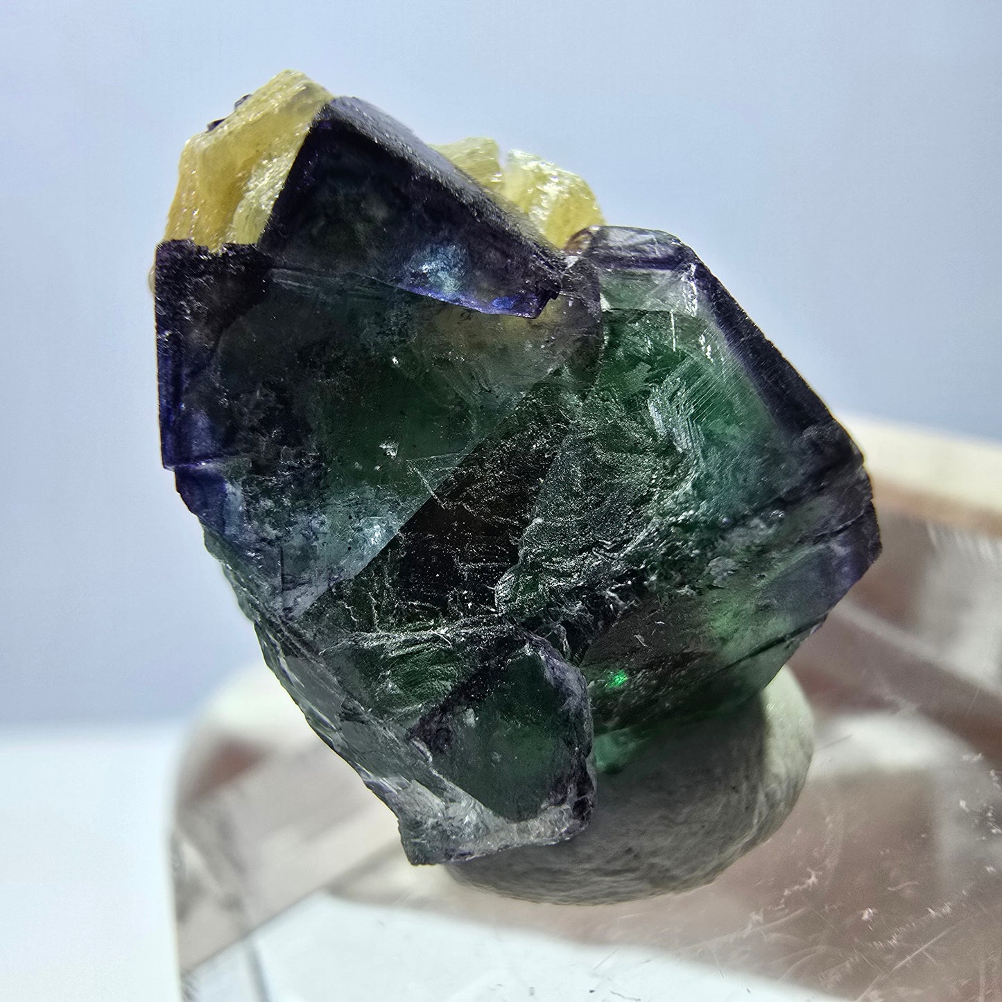 Cube de fluorite fantôme, zonal, spécimen de muscovite, Erongo, Namibie, 21 x 20 x 17 mm