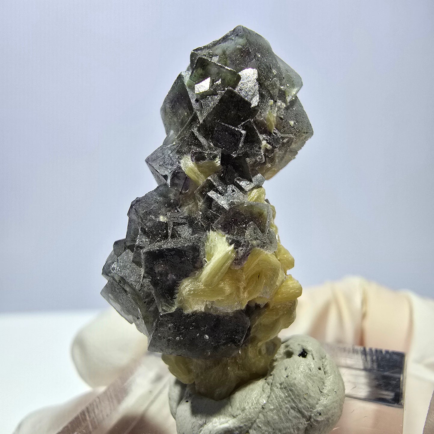 Cubes de fluorite fantôme colorés, spécimen de muscovite, Erongo, Namibie, 33 x 20 x 16 mm