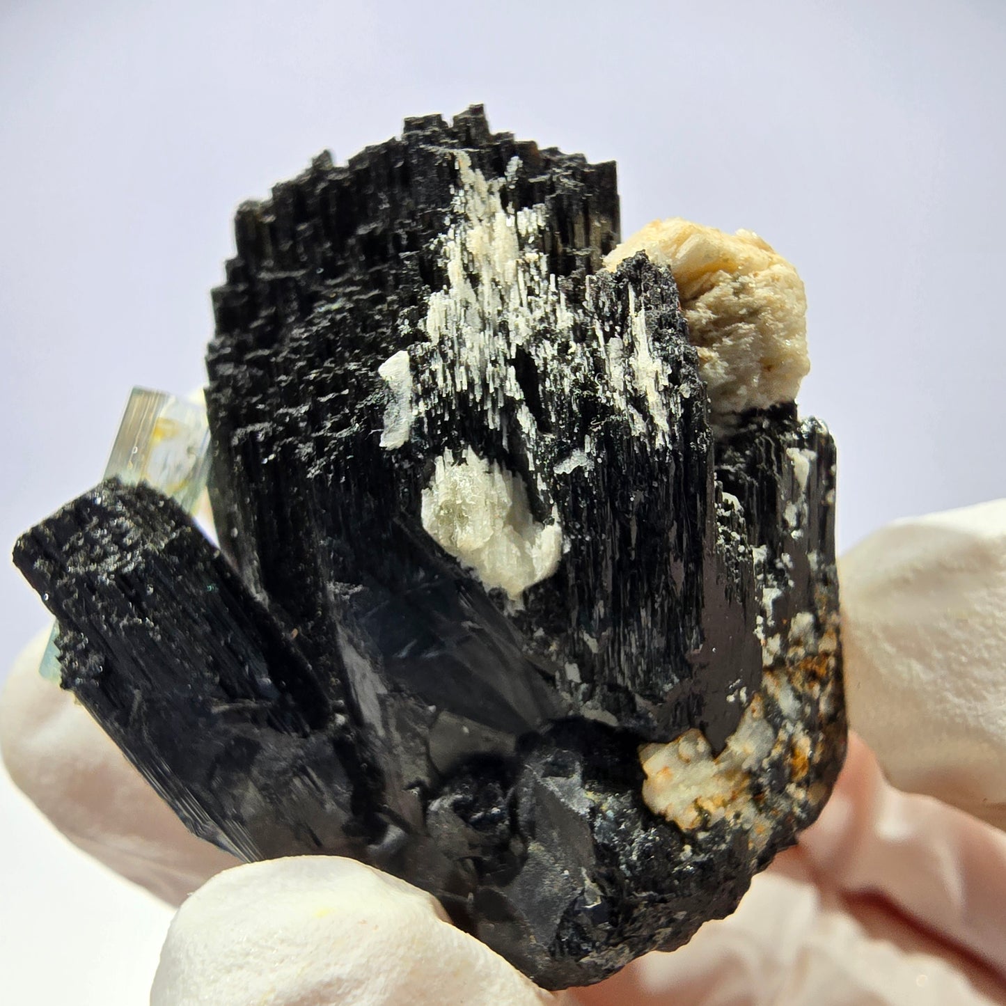 Spécimen rare de tourmaline Schorl, d'aigue-marine, d'hyalite et d'orthose, Erongo, Namibie, 38 x 39 x 21 mm