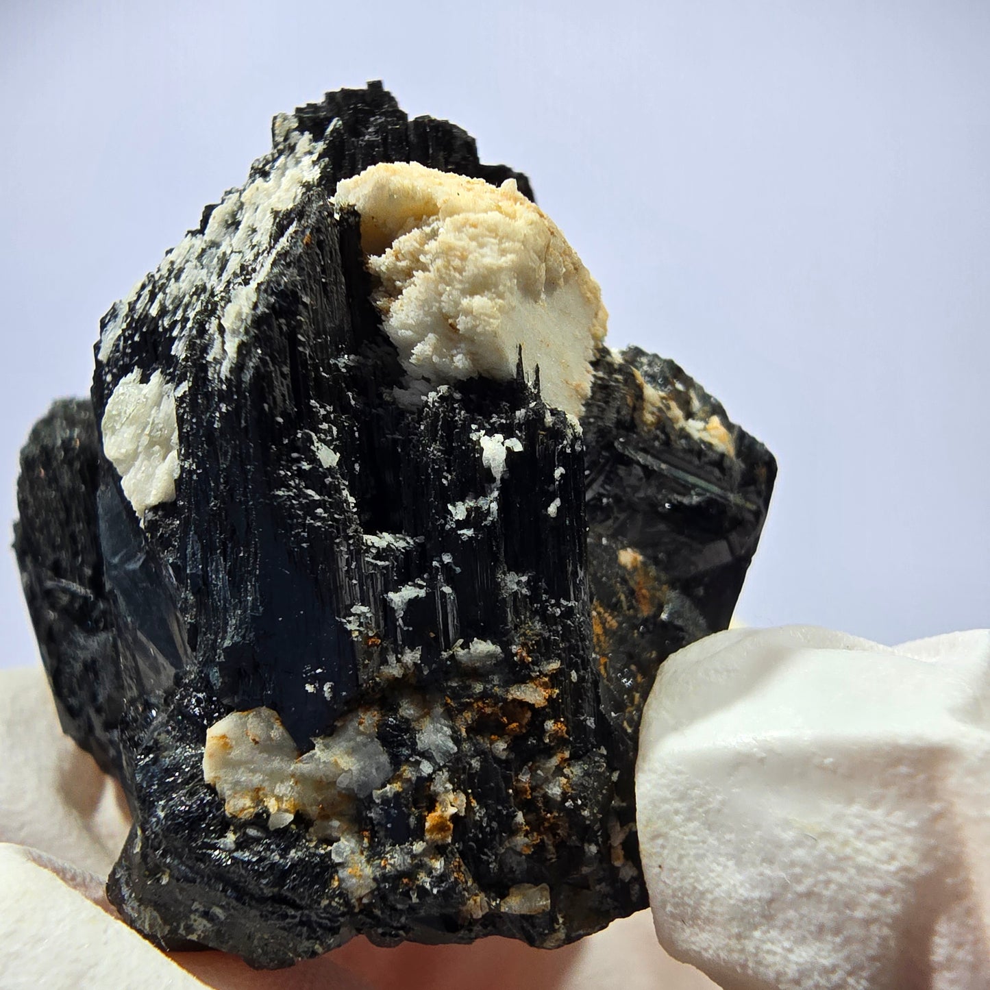 Spécimen rare de tourmaline Schorl, d'aigue-marine, d'hyalite et d'orthose, Erongo, Namibie, 38 x 39 x 21 mm