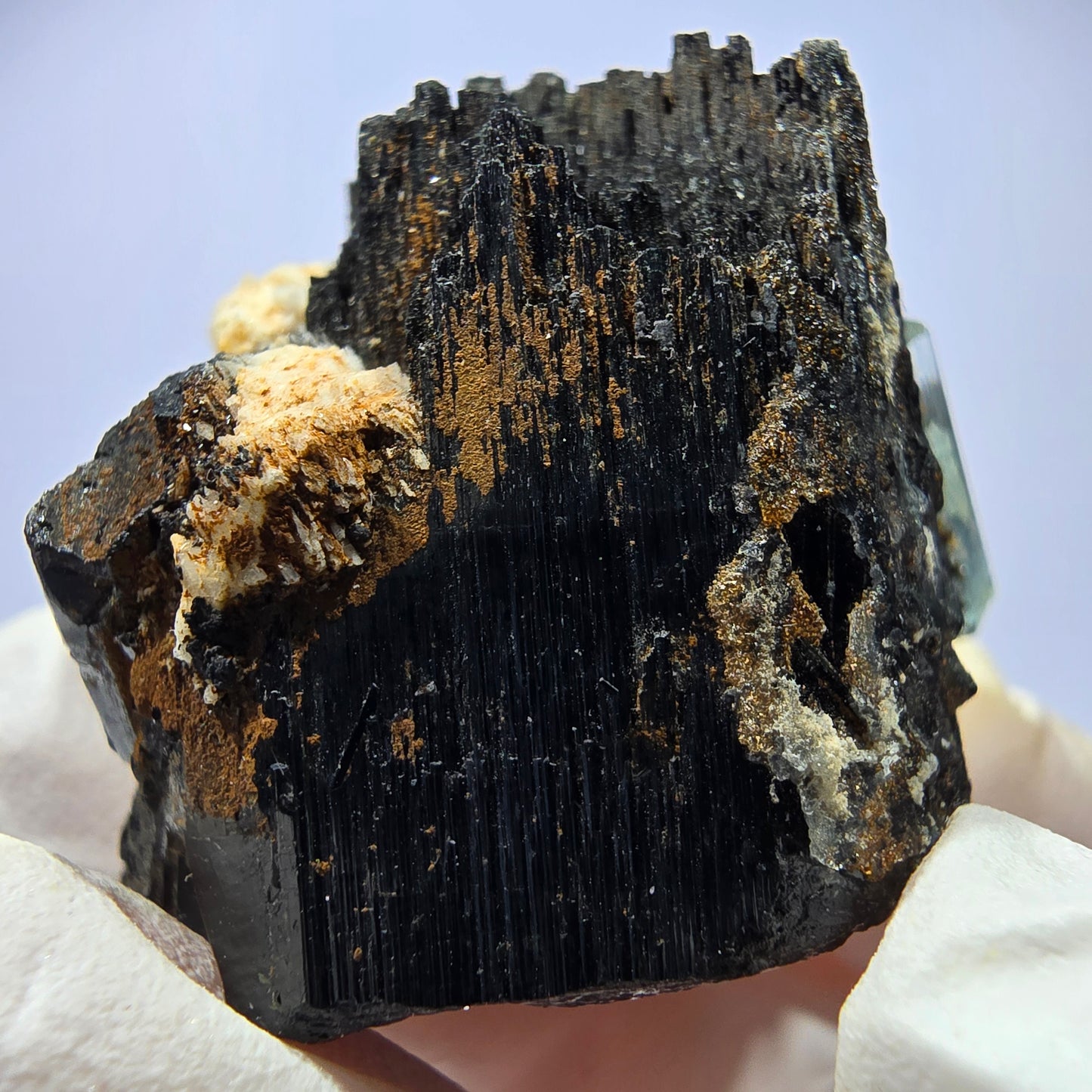 Spécimen rare de tourmaline Schorl, d'aigue-marine, d'hyalite et d'orthose, Erongo, Namibie, 38 x 39 x 21 mm