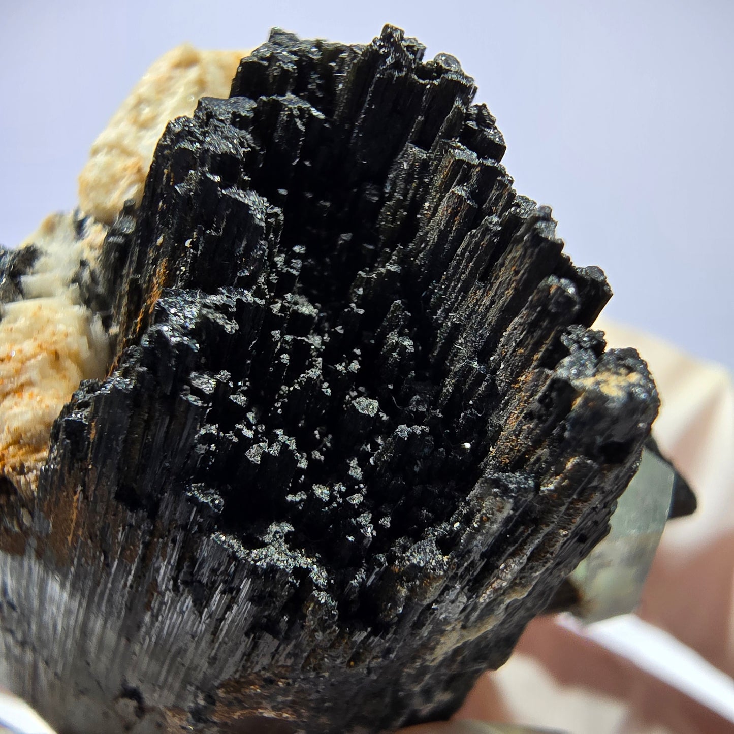 Spécimen rare de tourmaline Schorl, d'aigue-marine, d'hyalite et d'orthose, Erongo, Namibie, 38 x 39 x 21 mm