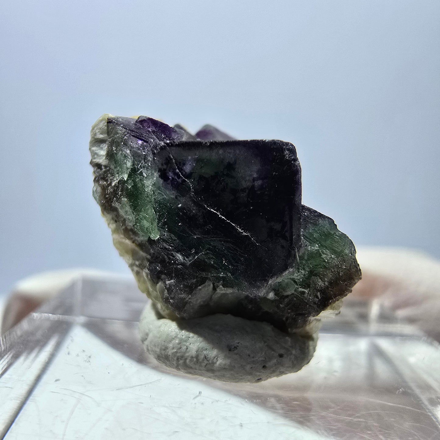 Cube de fluorite fantôme, zonal, spécimen de muscovite, Erongo, Namibie, 18 x 12 x 11 mm