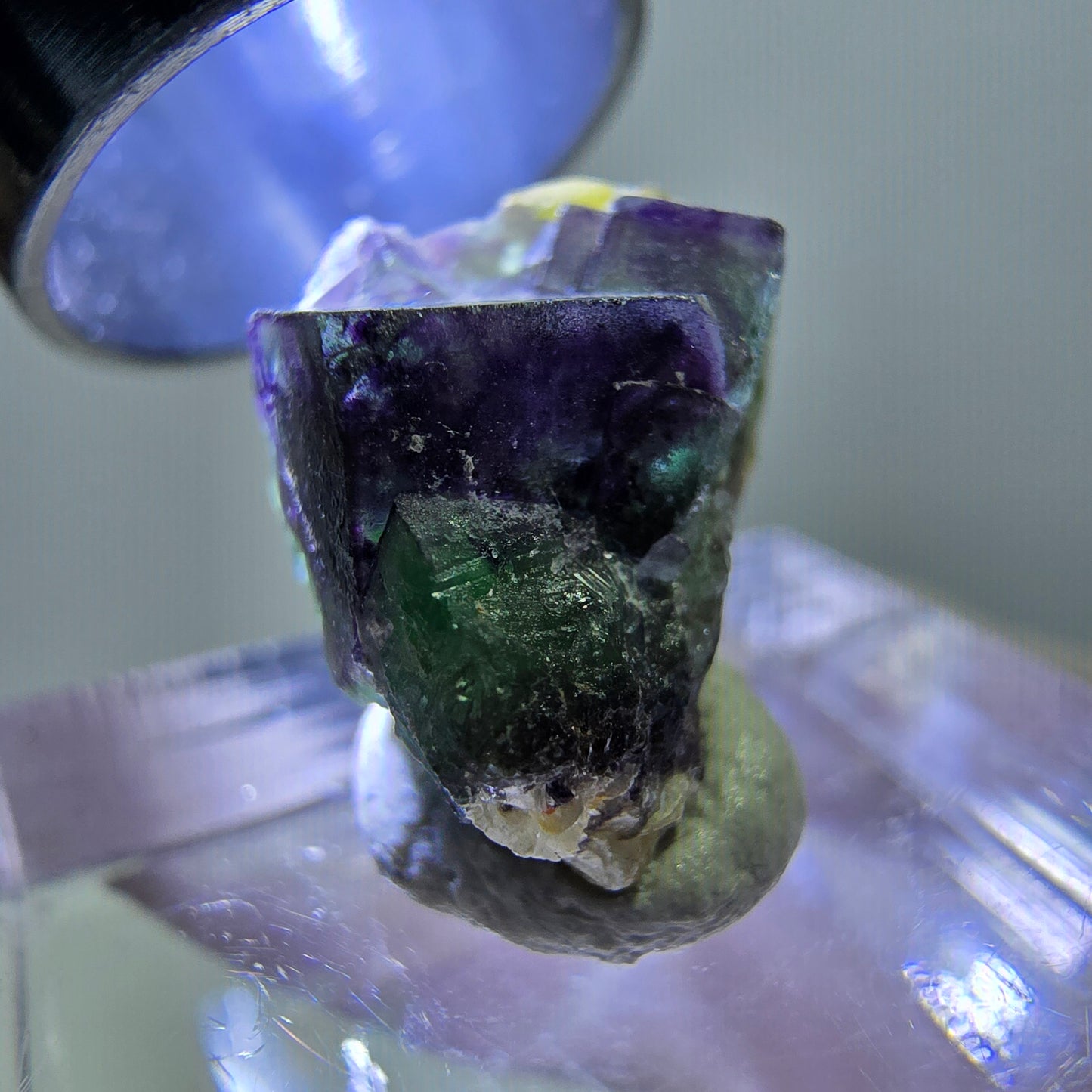 Cube de fluorite fantôme, zonal, spécimen de muscovite, Erongo, Namibie, 18 x 12 x 11 mm