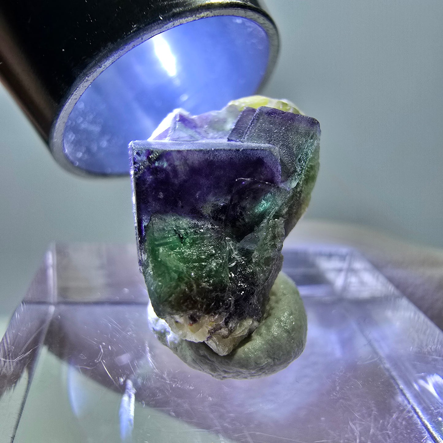 Cube de fluorite fantôme, zonal, spécimen de muscovite, Erongo, Namibie, 18 x 12 x 11 mm