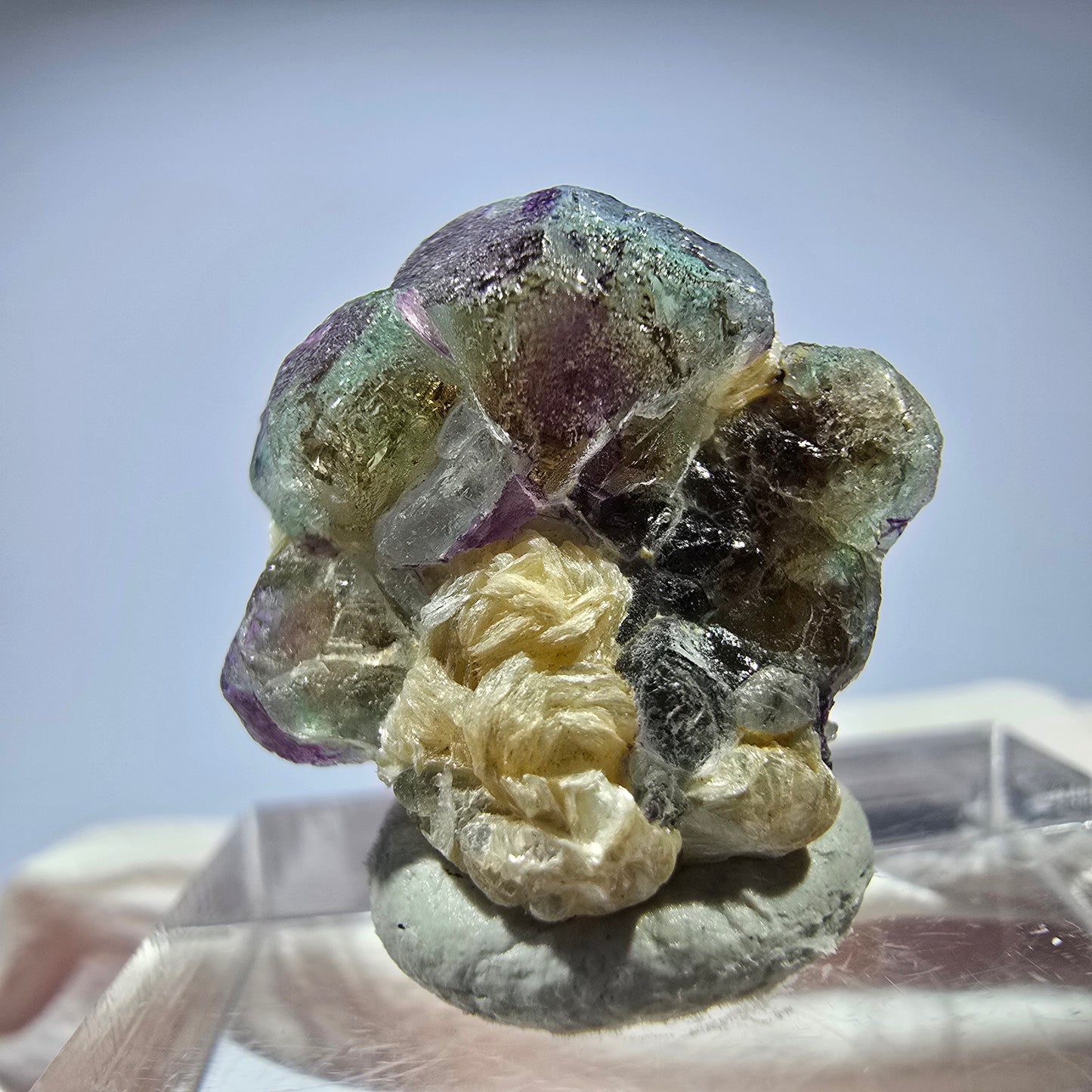 Cubes de fluorite fantôme colorés, spécimen de muscovite, Erongo, Namibie, 18 x 17 x 11 mm