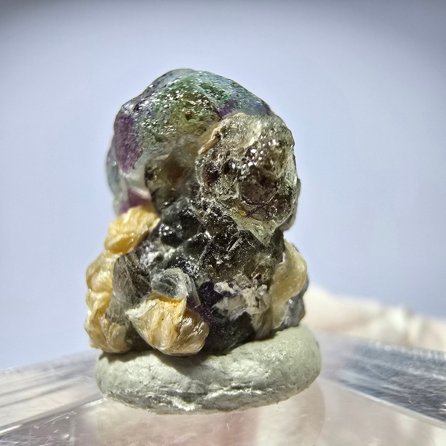 Cubes de fluorite fantôme colorés, spécimen de muscovite, Erongo, Namibie, 18 x 17 x 11 mm