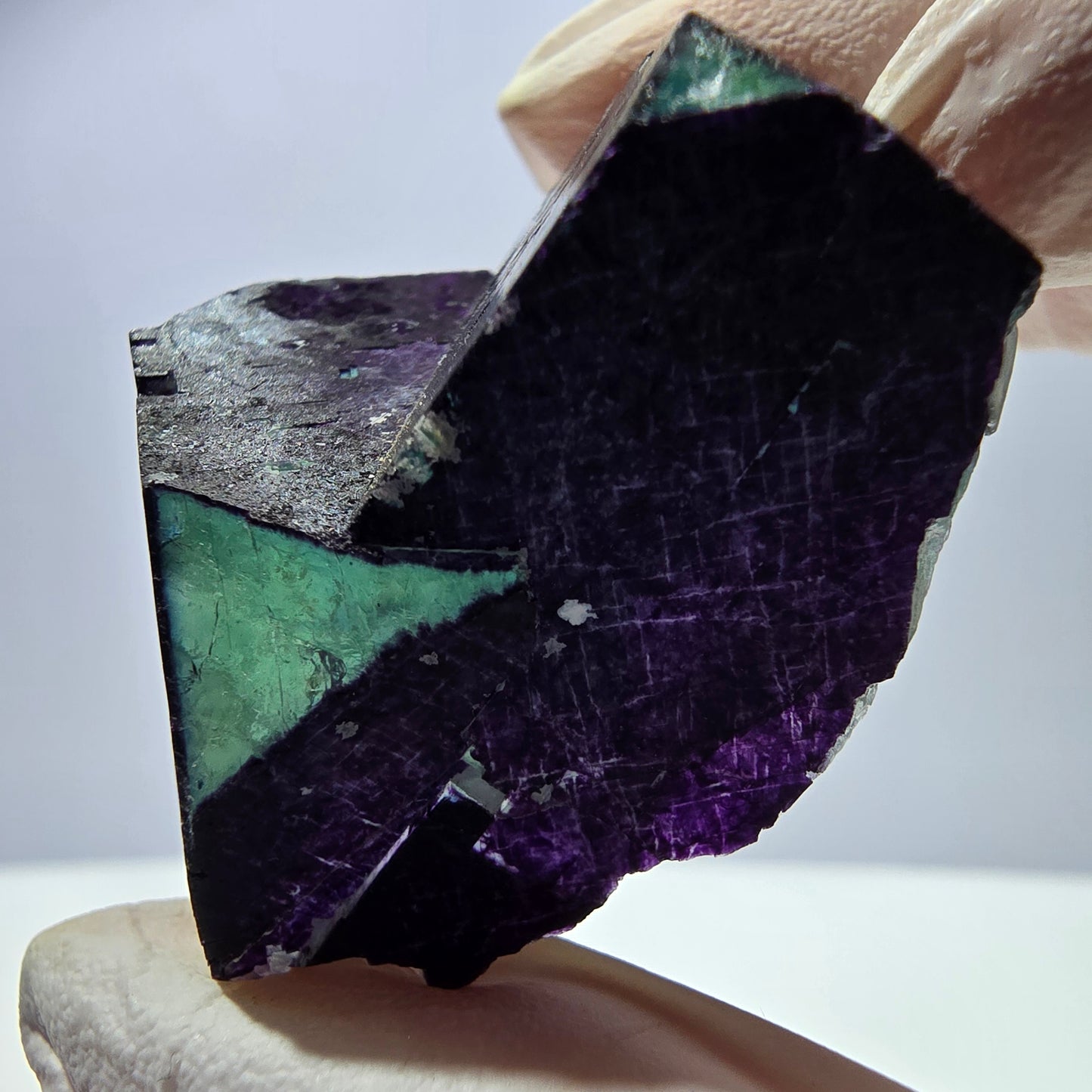 Spécimen de cube de fluorite fantôme vert violet zonal 11:11 Angel Pocket, Namibie 46*36*22mm