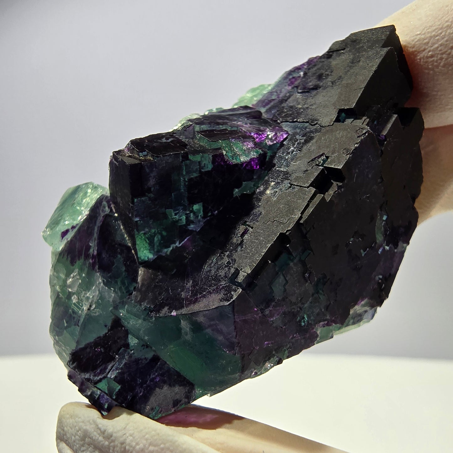 Spécimen de cube de fluorite fantôme vert violet zonal 11:11 Angel Pocket, Namibie 60*39*27mm