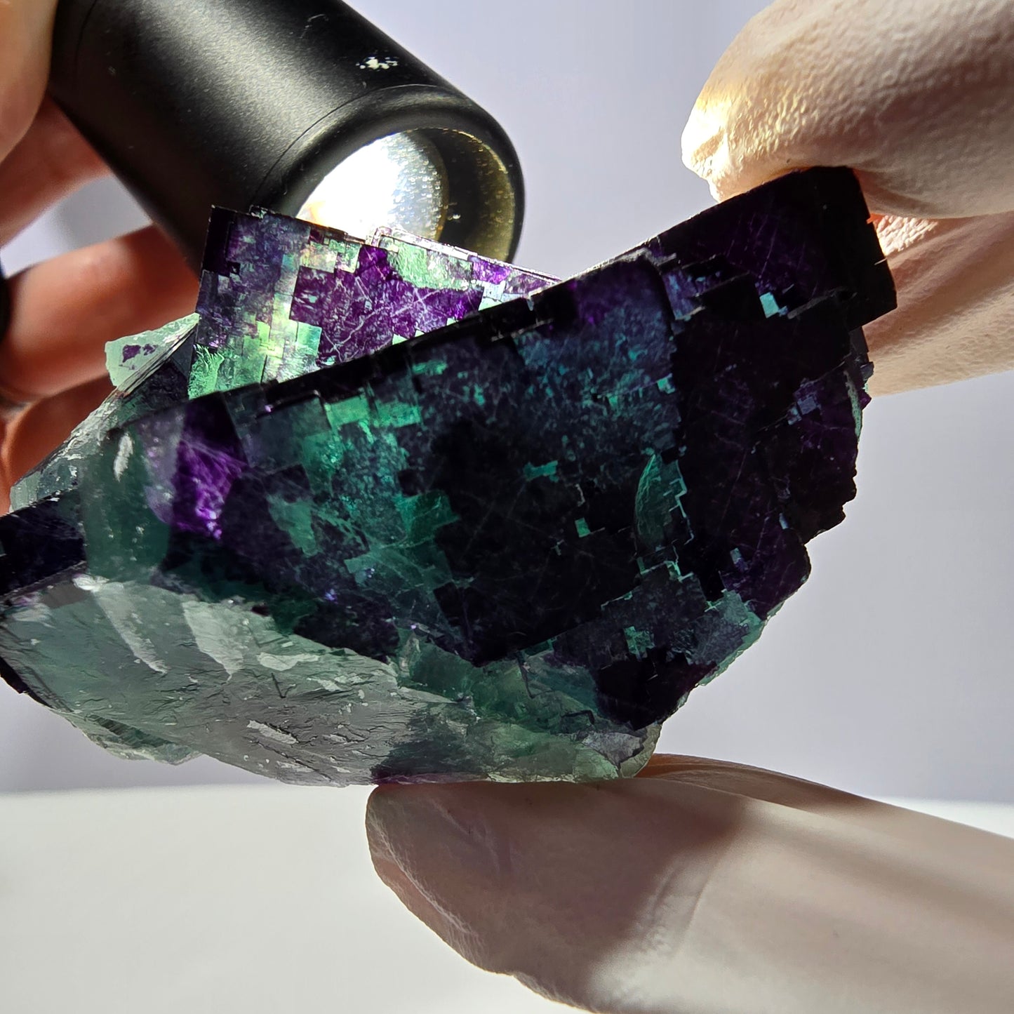 Spécimen de cube de fluorite fantôme vert violet zonal 11:11 Angel Pocket, Namibie 60*39*27mm