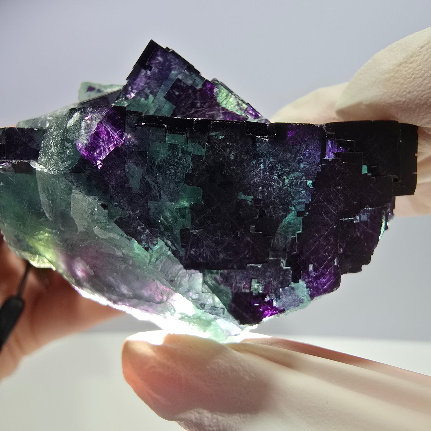 Spécimen de cube de fluorite fantôme vert violet zonal 11:11 Angel Pocket, Namibie 60*39*27mm
