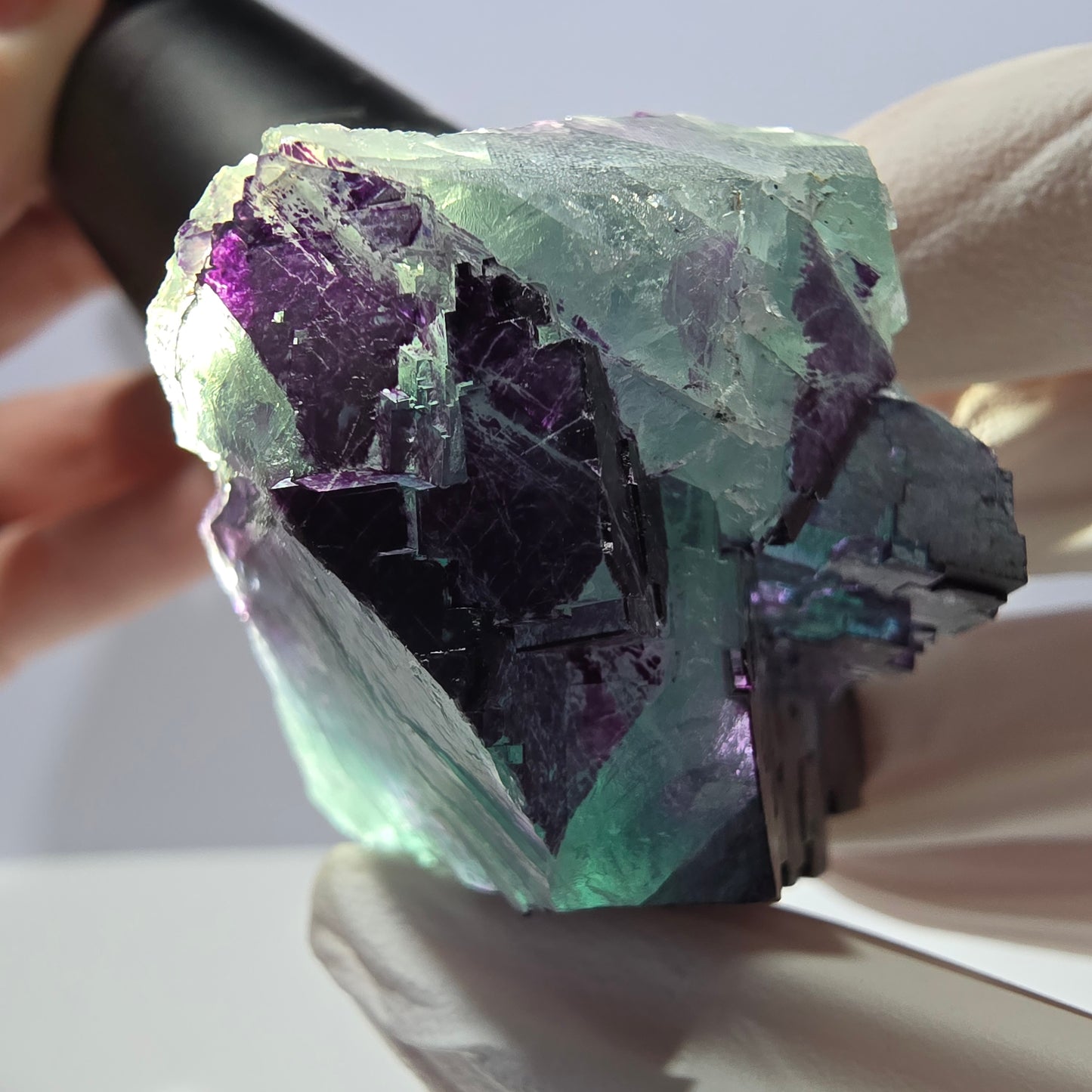 Spécimen de cube de fluorite fantôme vert violet zonal 11:11 Angel Pocket, Namibie 60*39*27mm