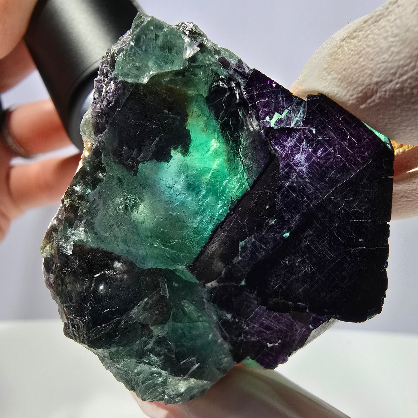 Spécimen de cube de fluorite fantôme vert violet zonal 11:11 Angel Pocket, Namibie 57*48*28mm