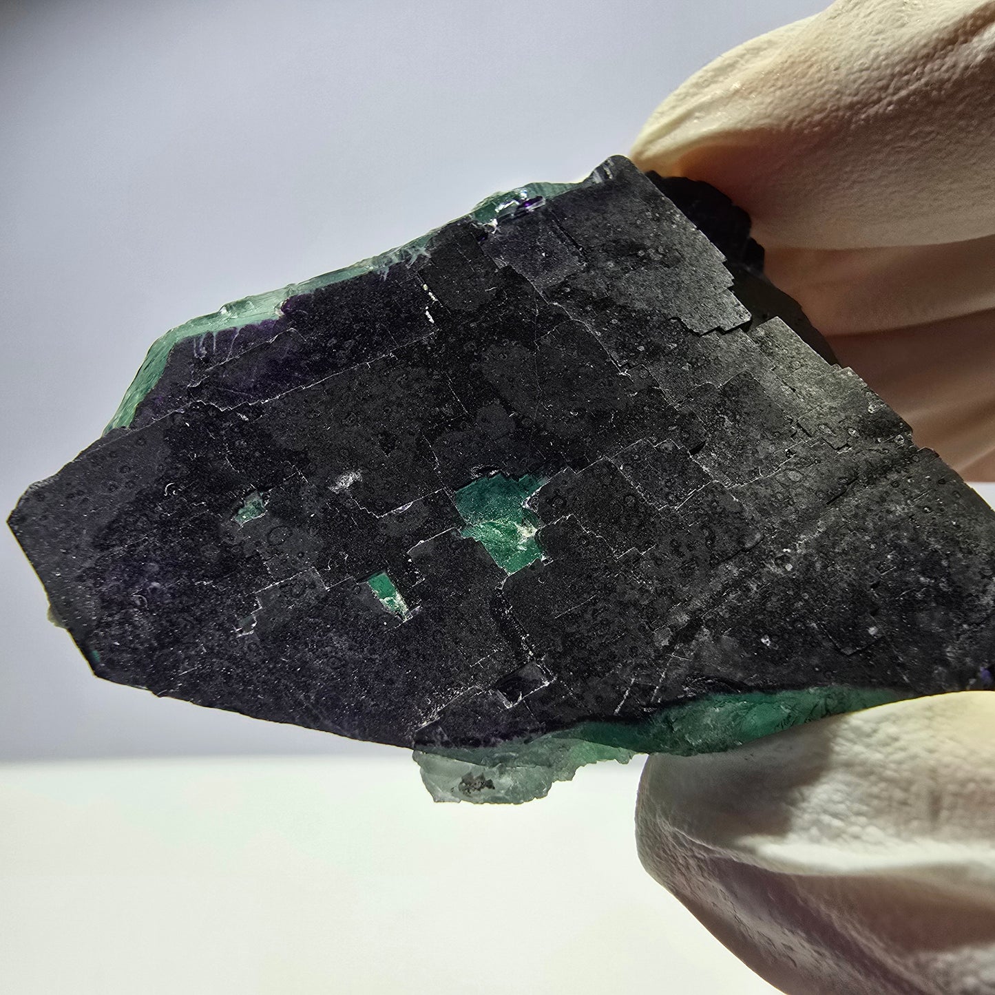 Spécimen de cube de fluorite fantôme vert violet zonal 11:11 Angel Pocket, Namibie 57*46*20mm