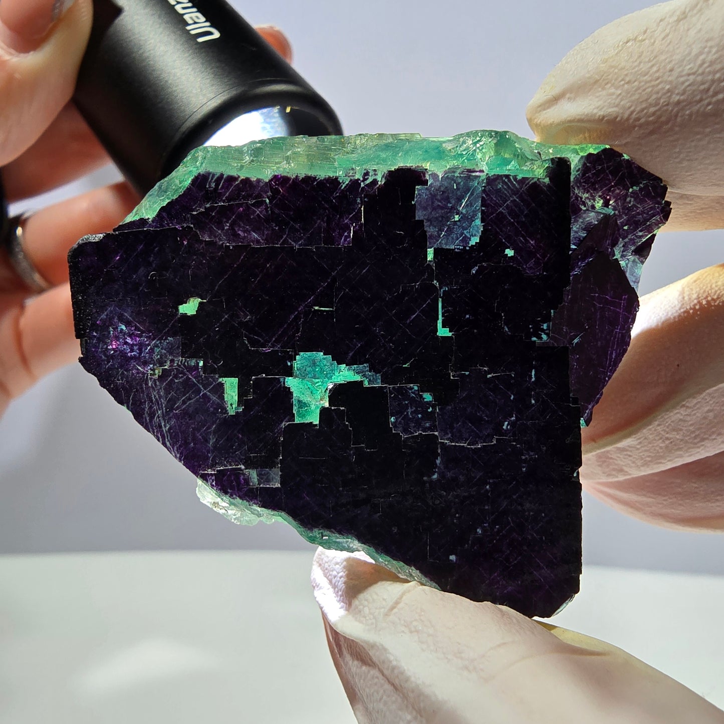 Spécimen de cube de fluorite fantôme vert violet zonal 11:11 Angel Pocket, Namibie 57*46*20mm