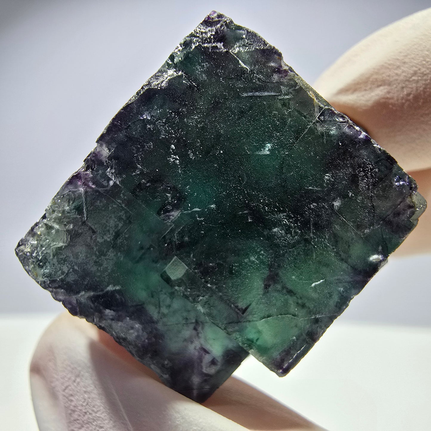 Spécimen de cube de fluorite fantôme parqueté vert violet Okorusu, Namibie 34*31*24mm