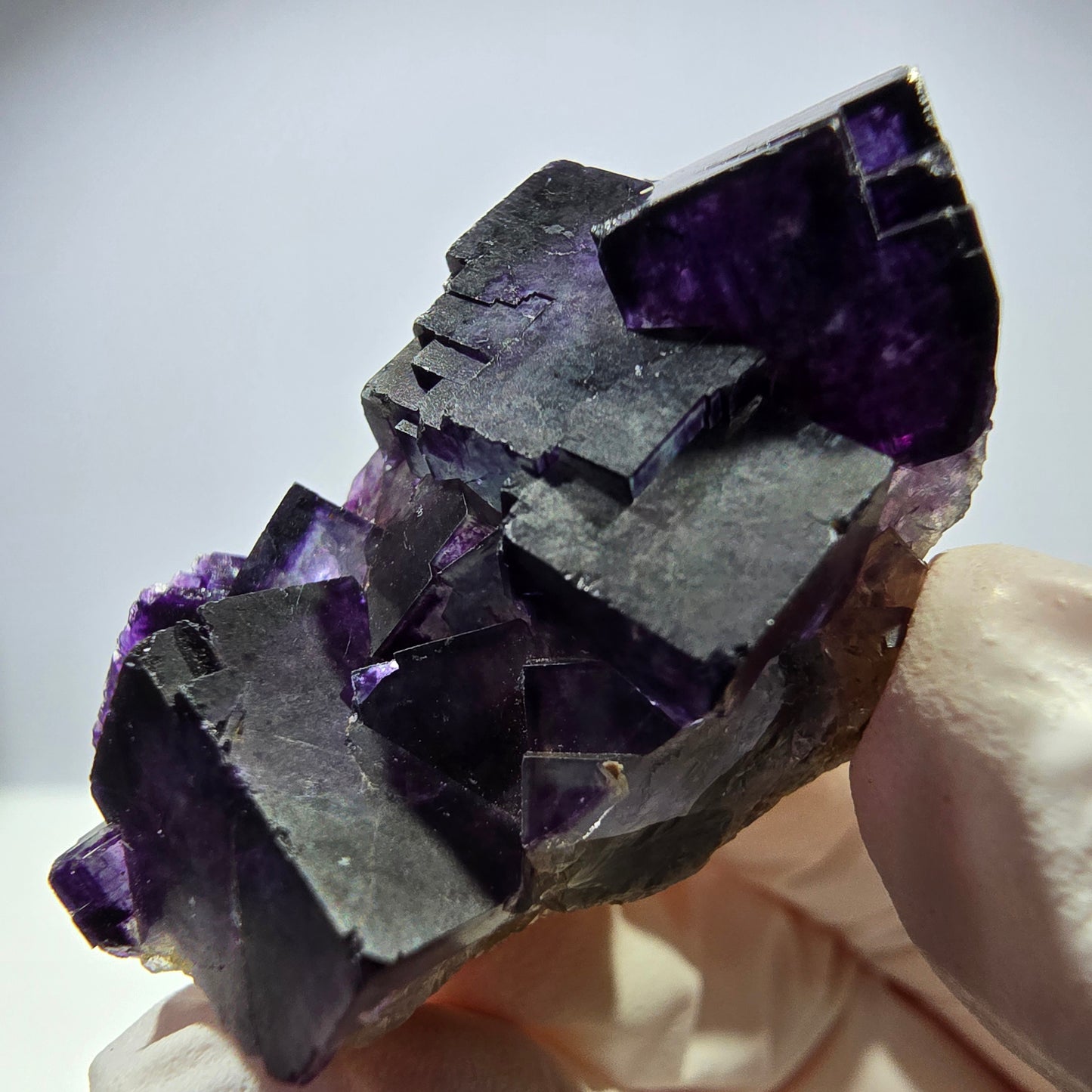 Spécimen de cube de fluorite fantôme parqueté vert violet Okorusu, Namibie 40*26*21mm