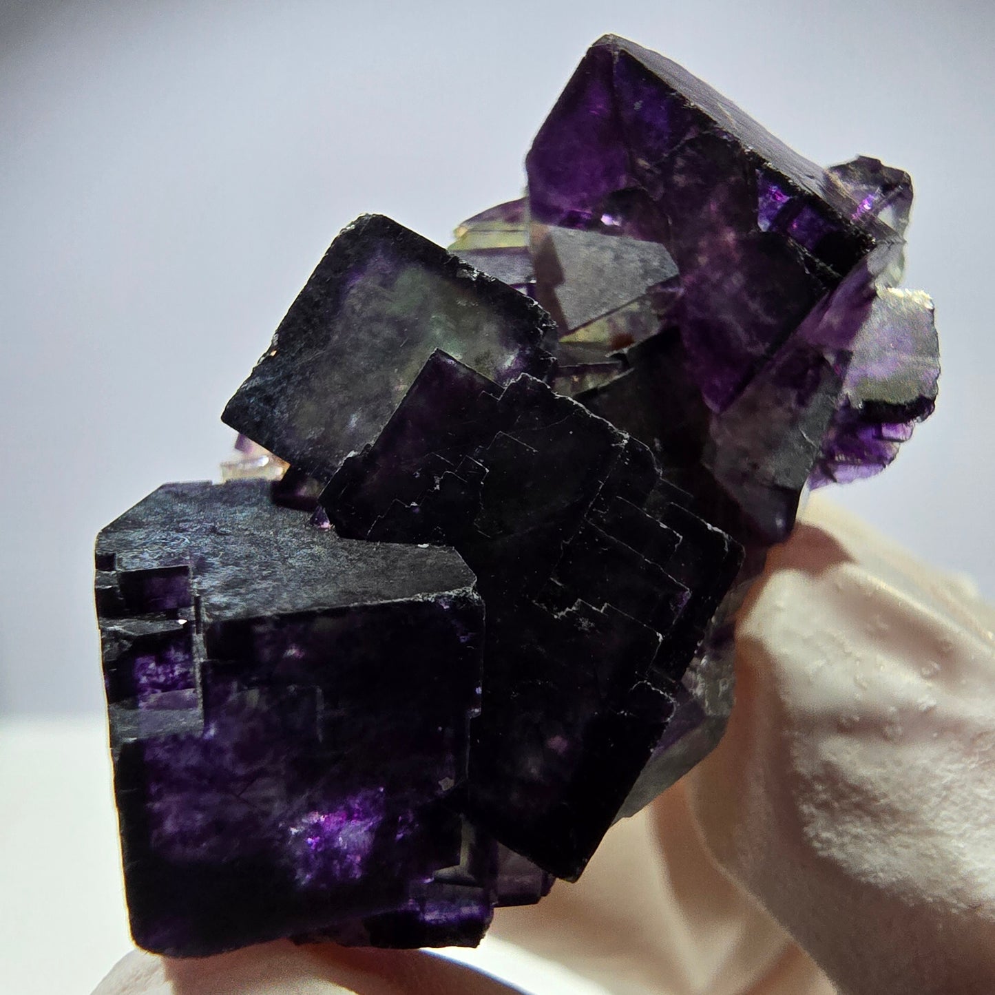 Spécimen de cube de fluorite fantôme parqueté vert violet Okorusu, Namibie 40*26*21mm