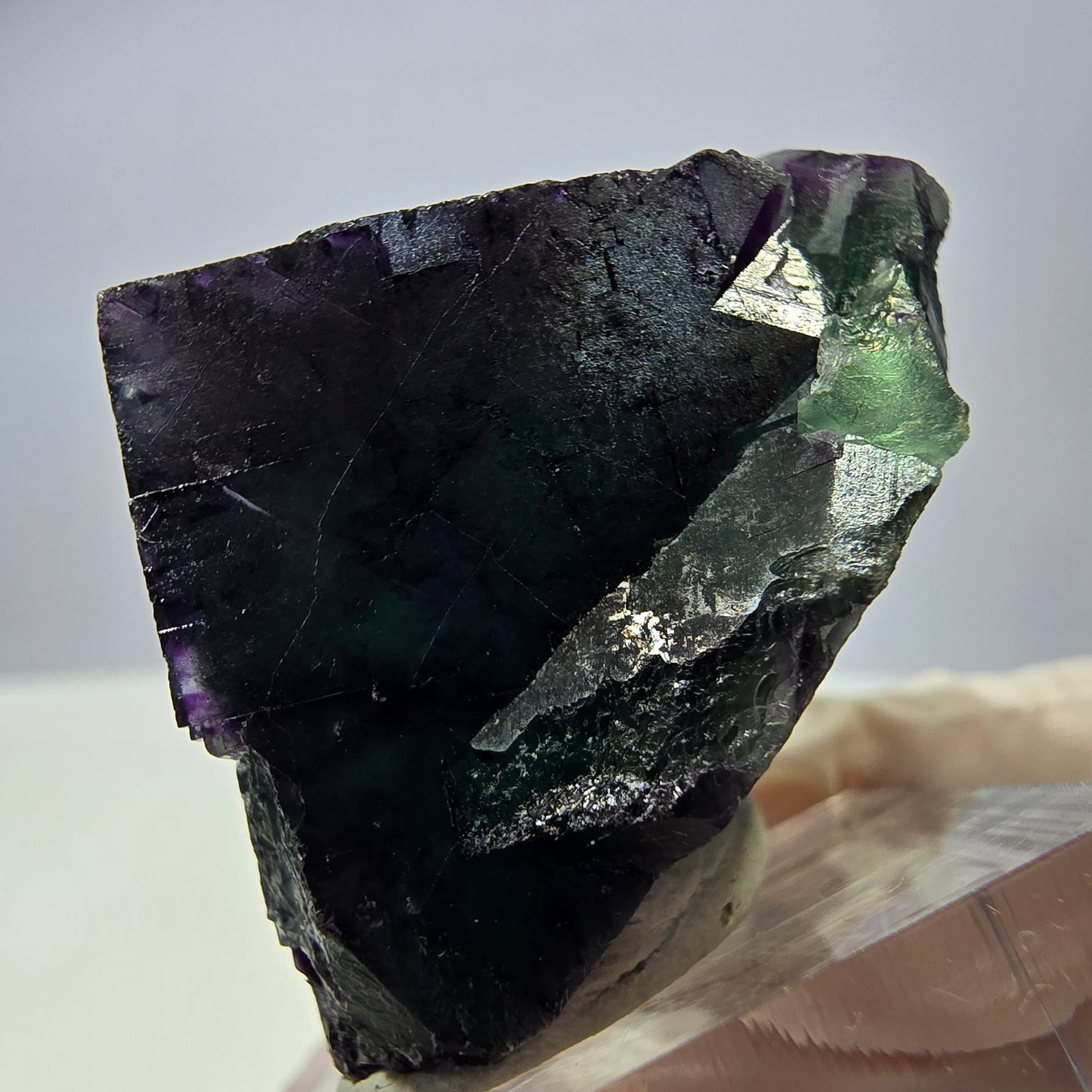 Rare cube de fluorite fantôme parqueté vert violet Okorusu Namibie 41*31*24mm