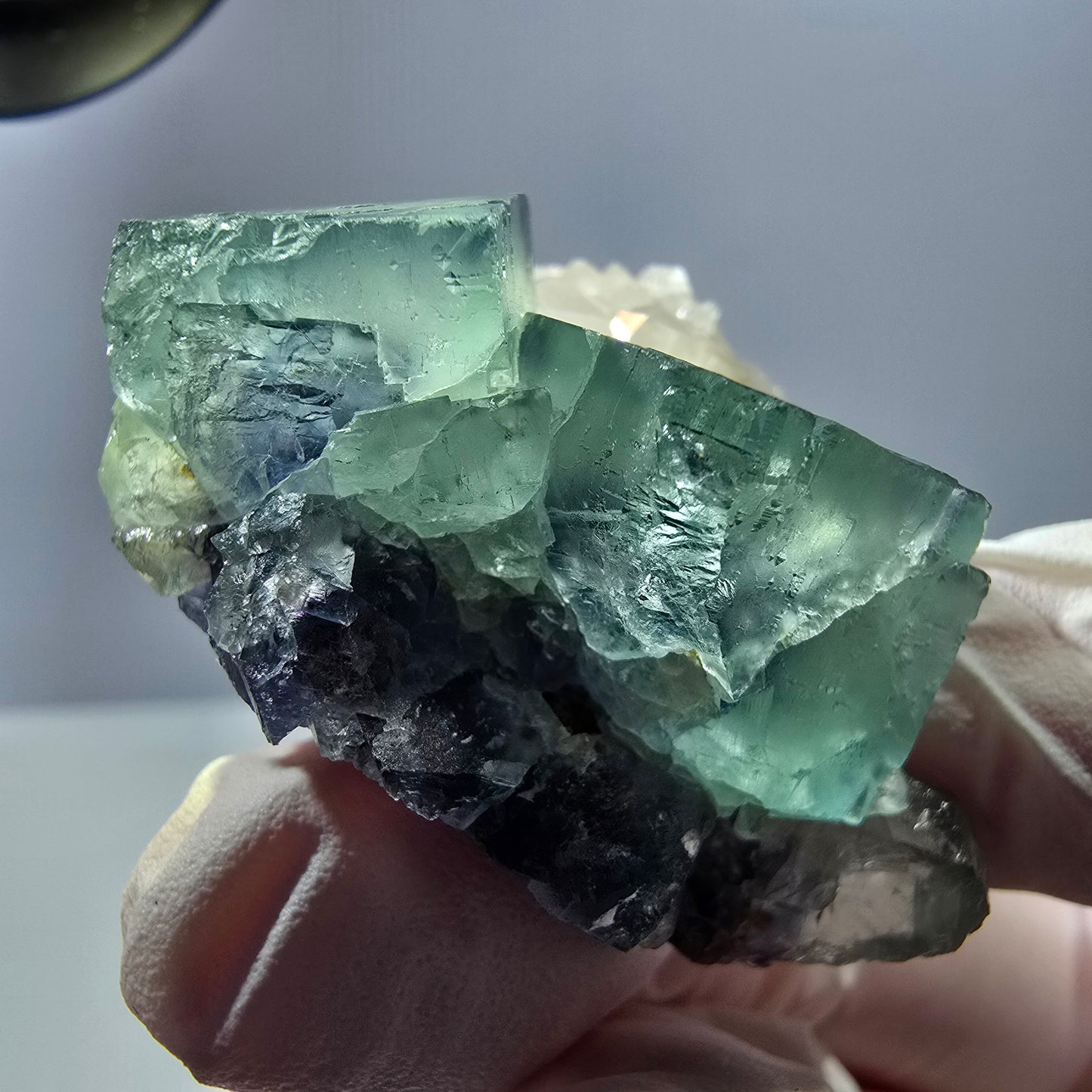 Rare cube de fluorite fantôme, spécimen de quartz vert violet Okorusu Namibie 44 x 32 x 26 mm