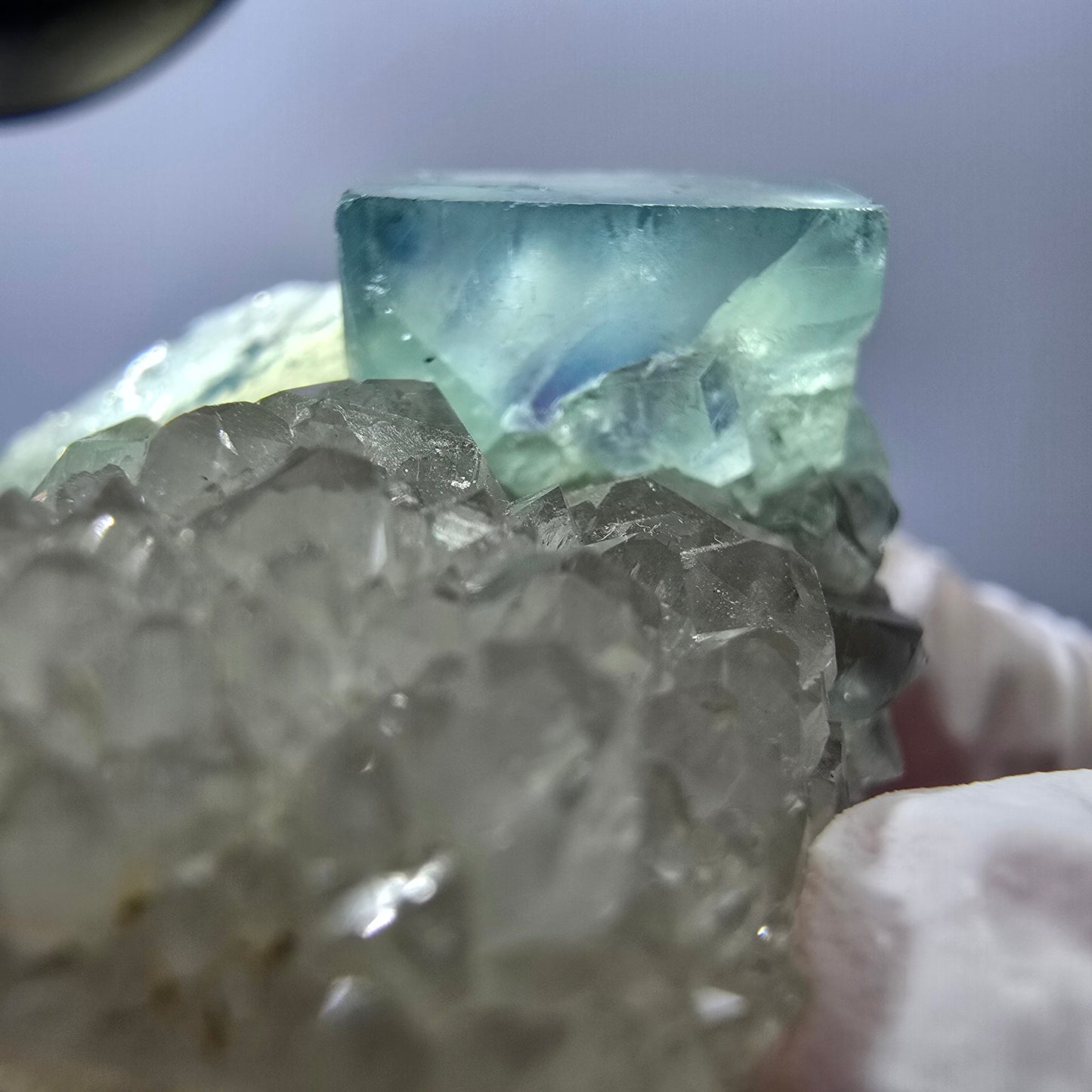 Rare cube de fluorite fantôme, spécimen de quartz vert violet Okorusu Namibie 44 x 32 x 26 mm