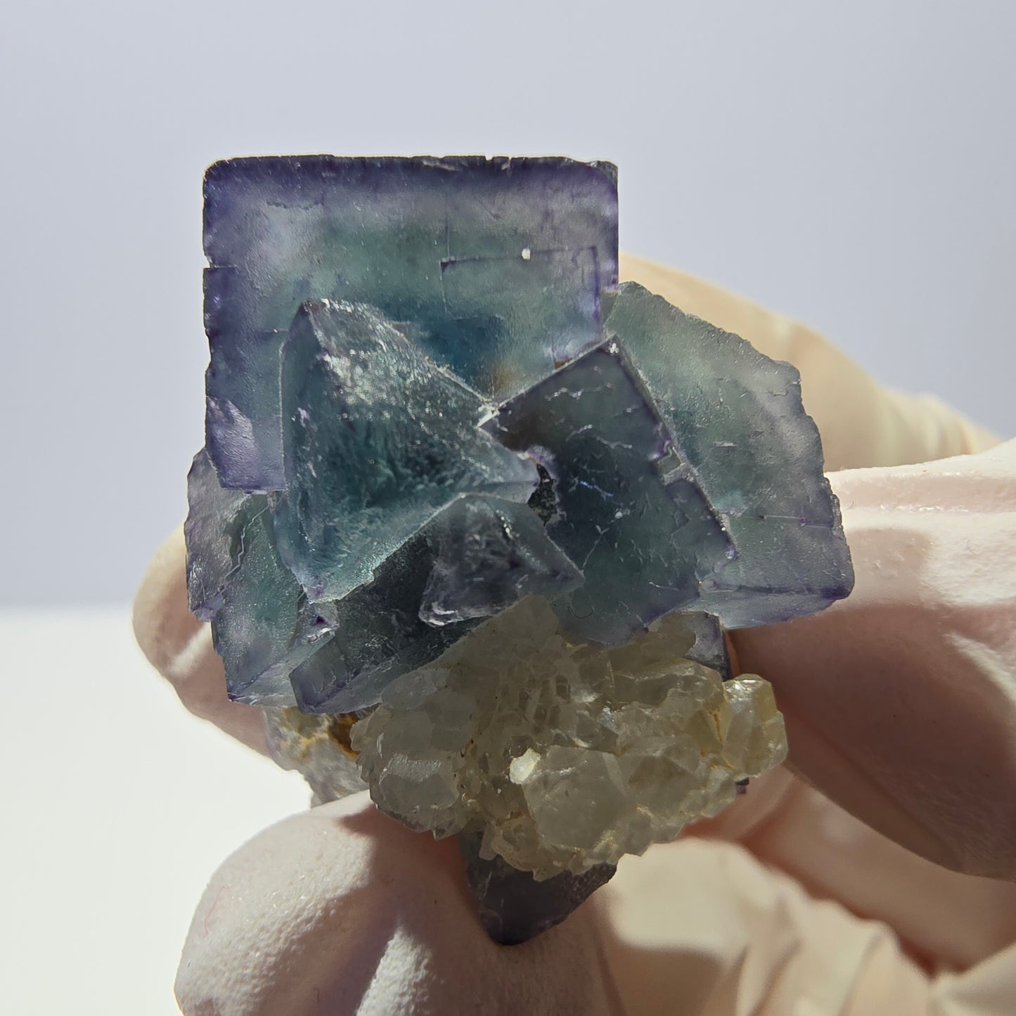 Rare cube de fluorite fantôme, spécimen de quartz vert violet Okorusu Namibie 29*24*20mm
