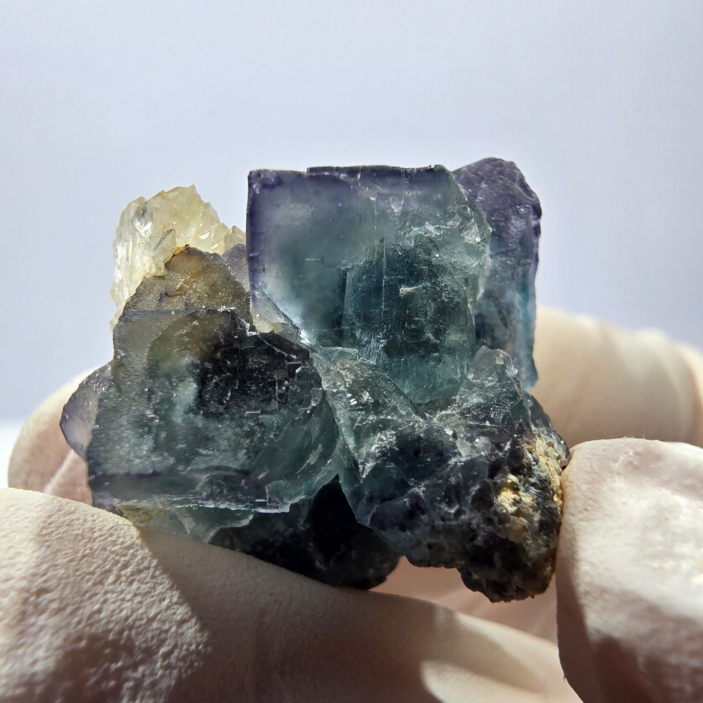 Rare cube de fluorite fantôme, spécimen de quartz vert violet Okorusu Namibie 29*24*20mm