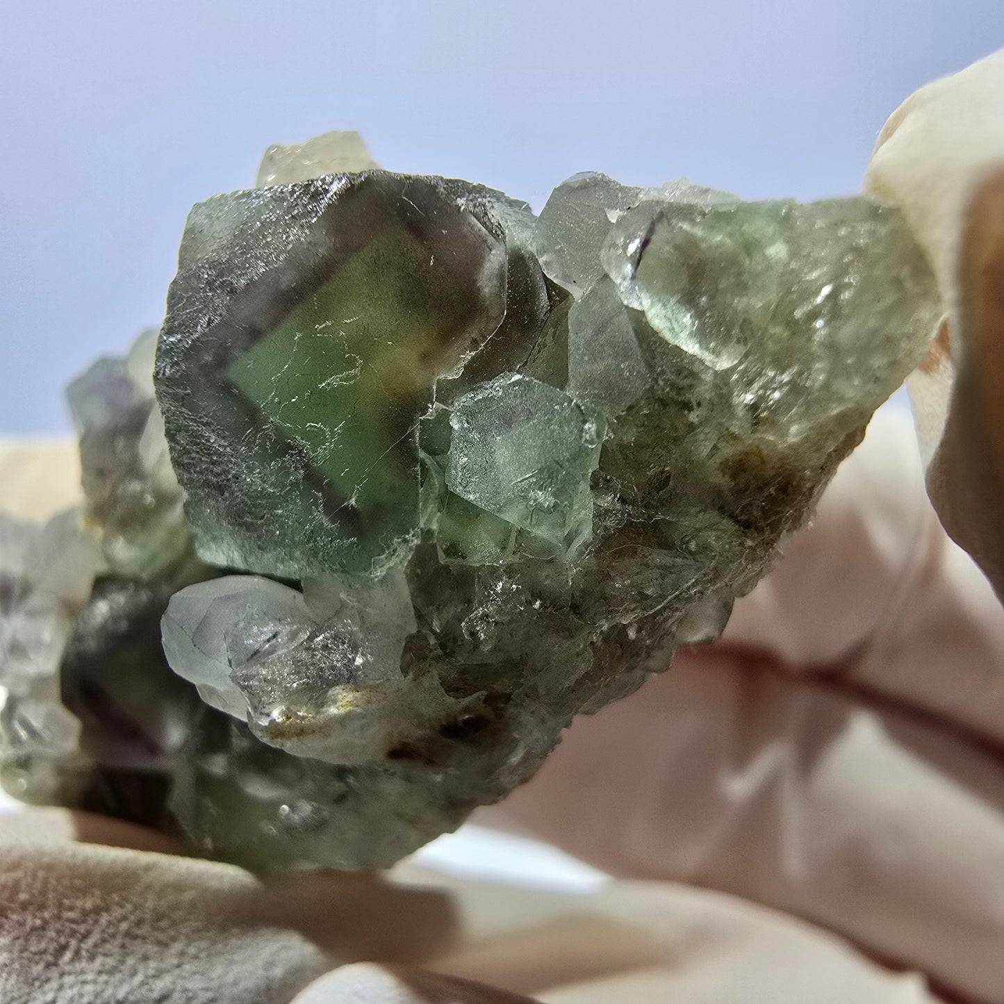 Rare cube de fluorite fantôme, spécimen de quartz vert Okorusu, Namibie, 48 x 22 x 17 mm