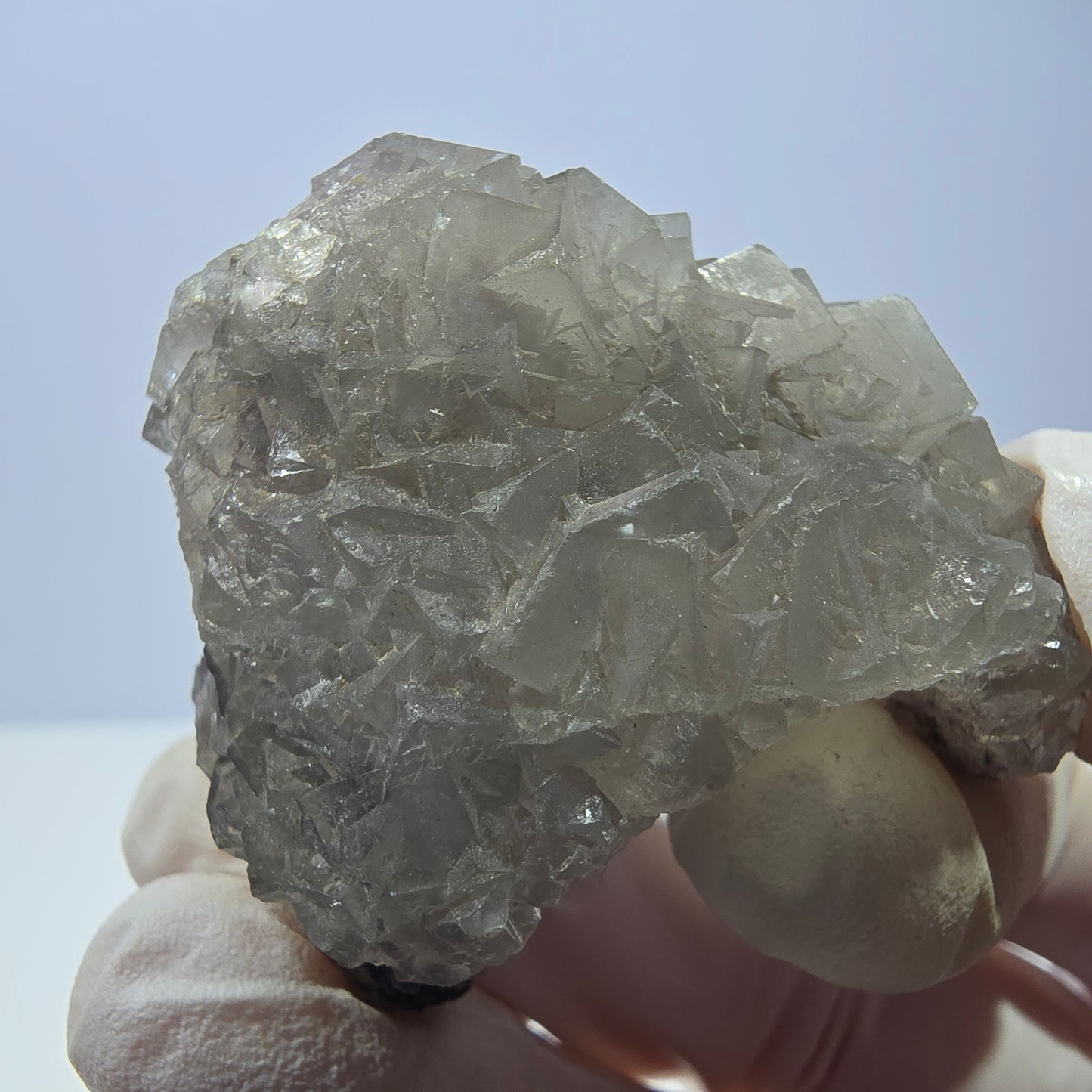 Spécimen de cube de fluorite fantôme creux, étagé, blanc violet Okorusu Namibie 48*43*41mm