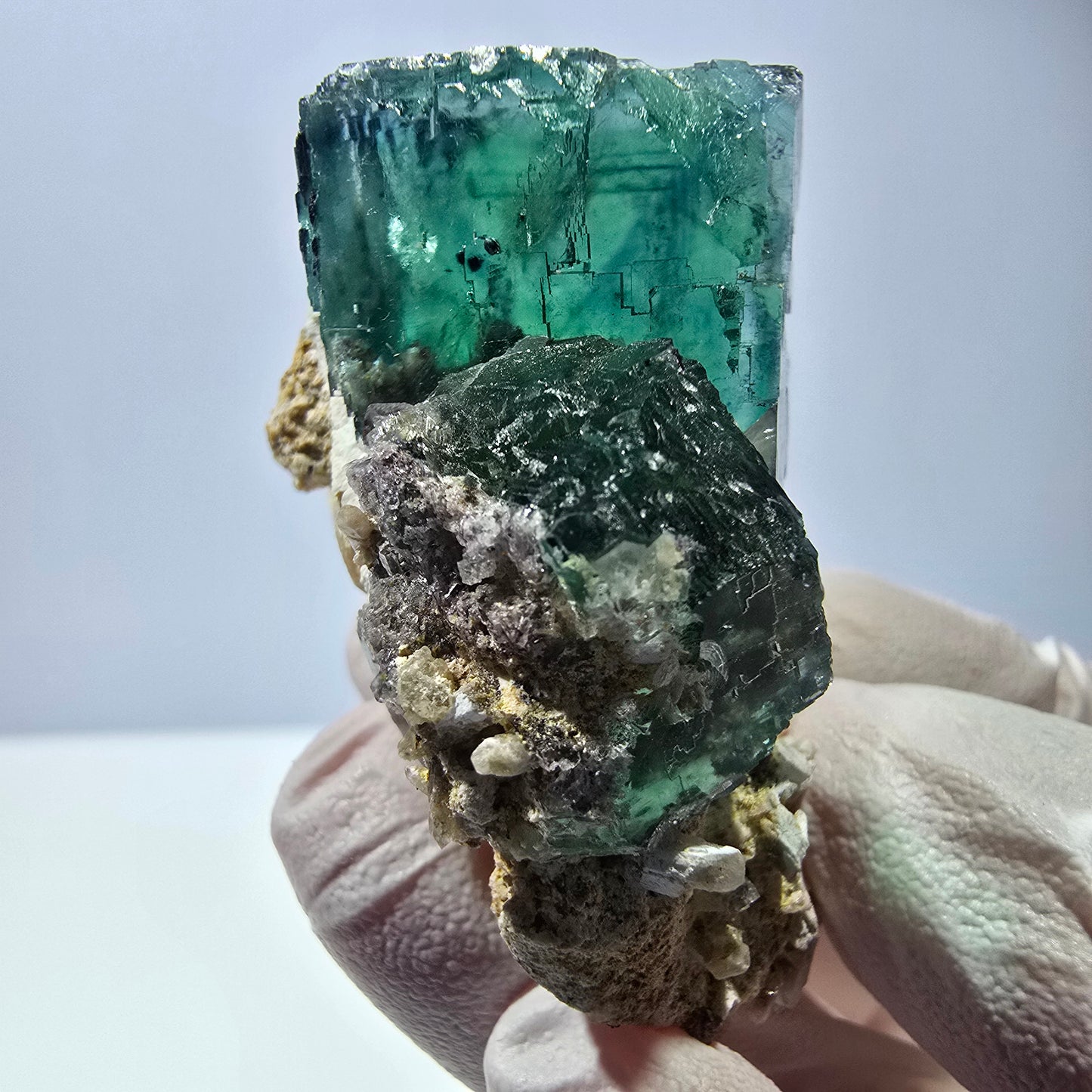 Spécimen de cube de fluorite fantôme, parqueté vert violet Okorusu, Namibie 46*37*36 mm