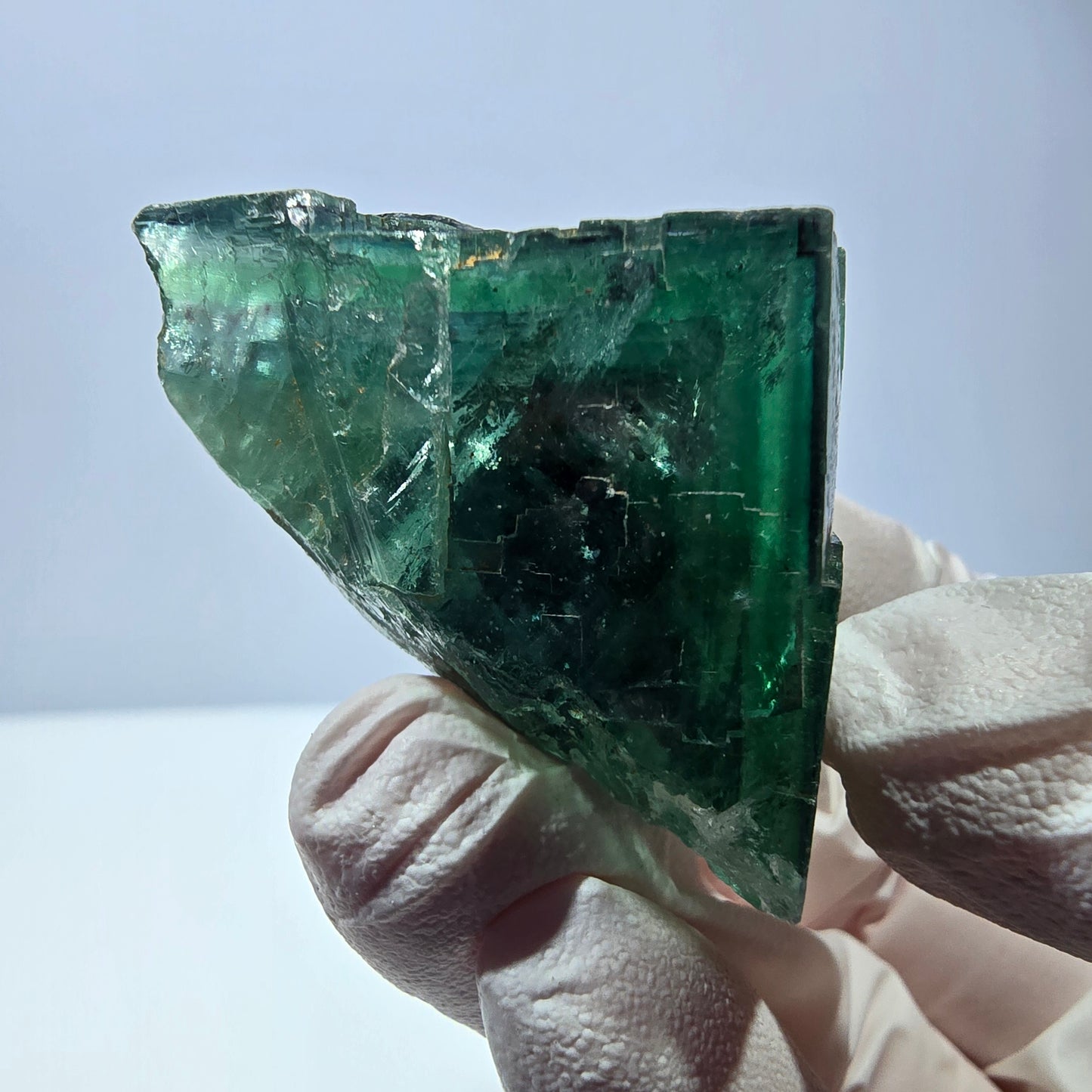 Spécimen de cube de fluorite fantôme, parqueté vert violet Okorusu, Namibie 43*42*32 mm