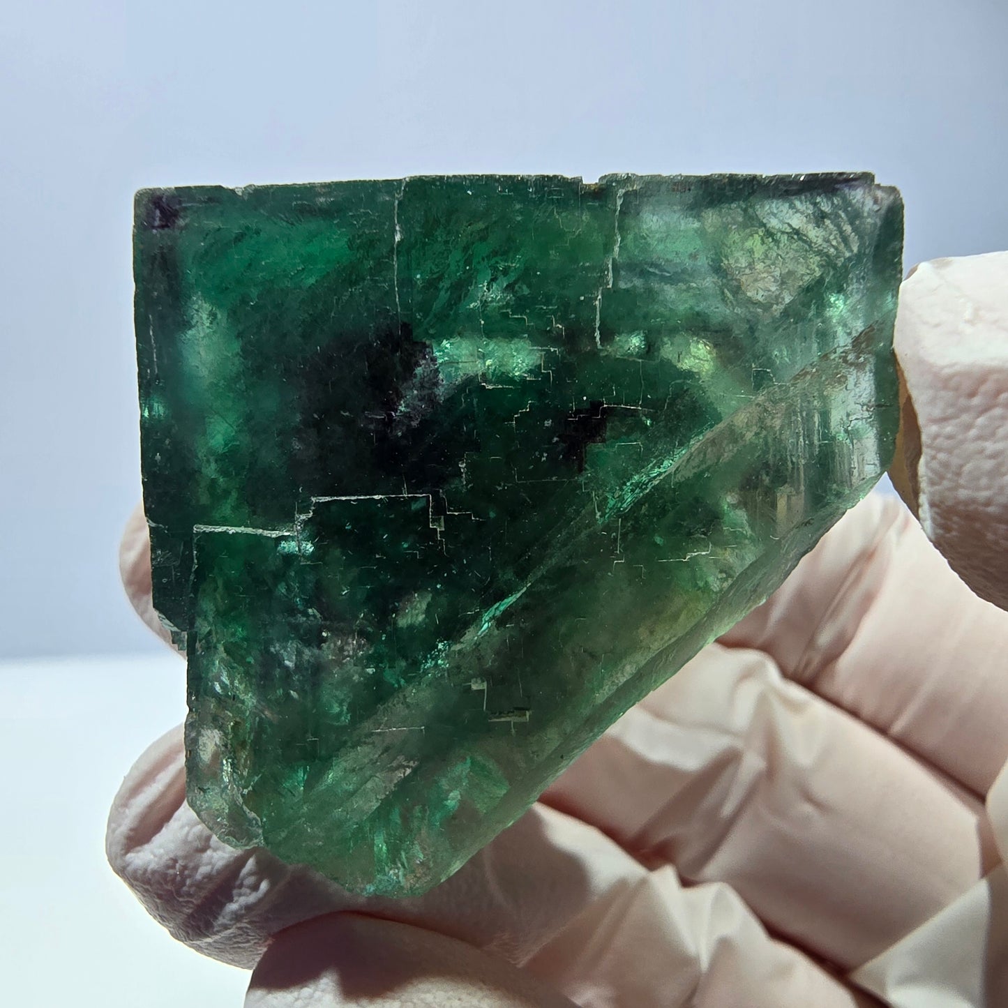Spécimen de cube de fluorite fantôme, parqueté vert violet Okorusu, Namibie 43*42*32 mm