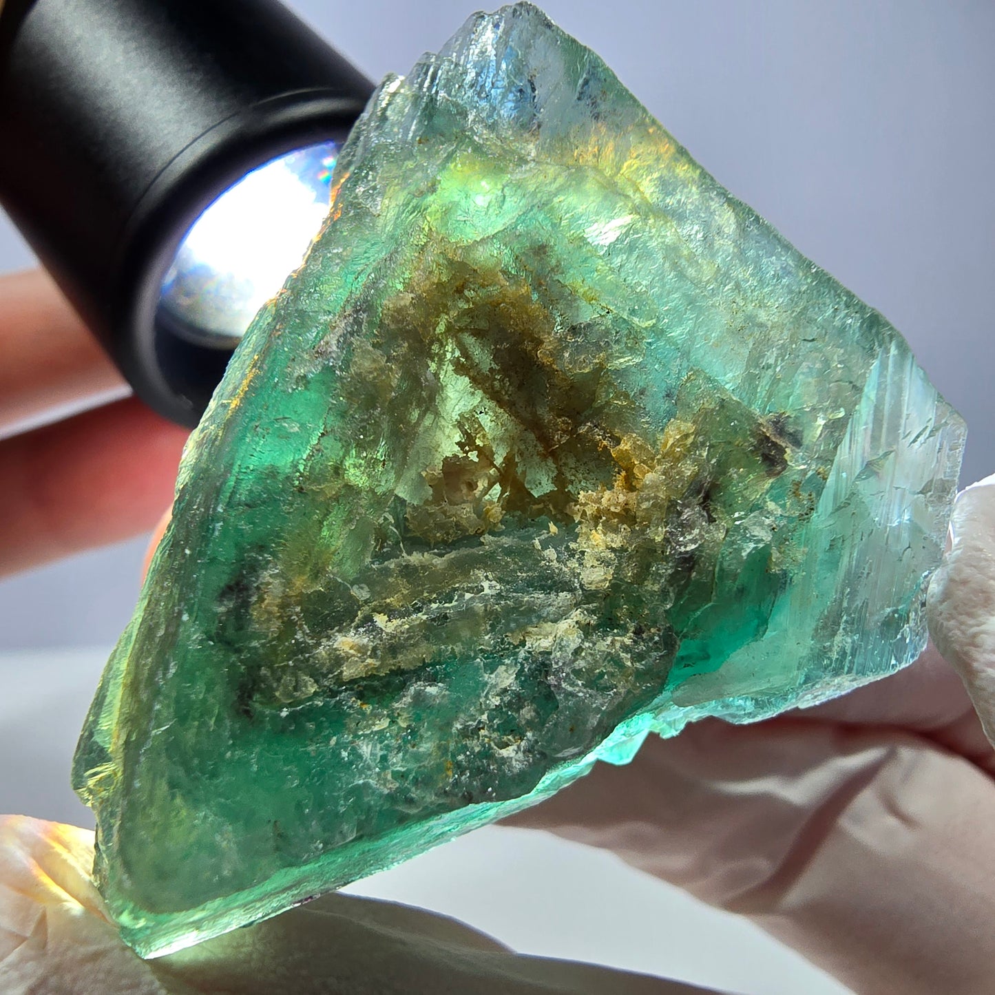 Spécimen de cube de fluorite fantôme, parqueté vert violet Okorusu, Namibie 43*42*32 mm