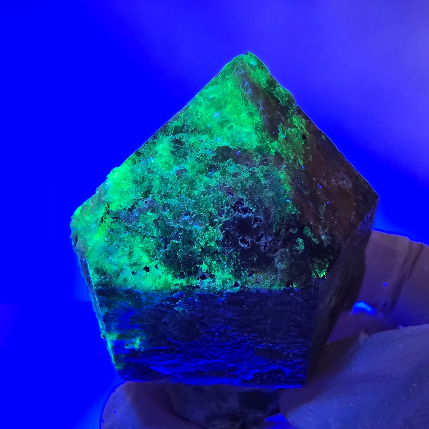 Opale hyalite rare, amas de quartz fumé, Erongo, Namibie, 67 x 50 x 30 mm