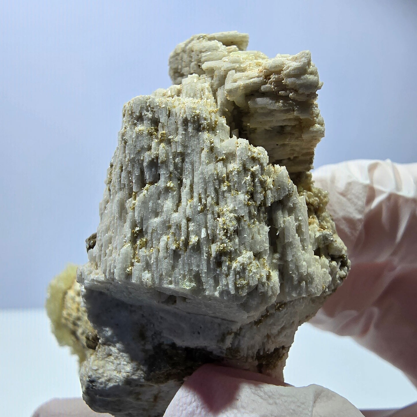 Spécimen rare d'opale hyalite, de quartz fumé et d'orthose, Erongo, Namibie, 70 x 61 x 30 mm