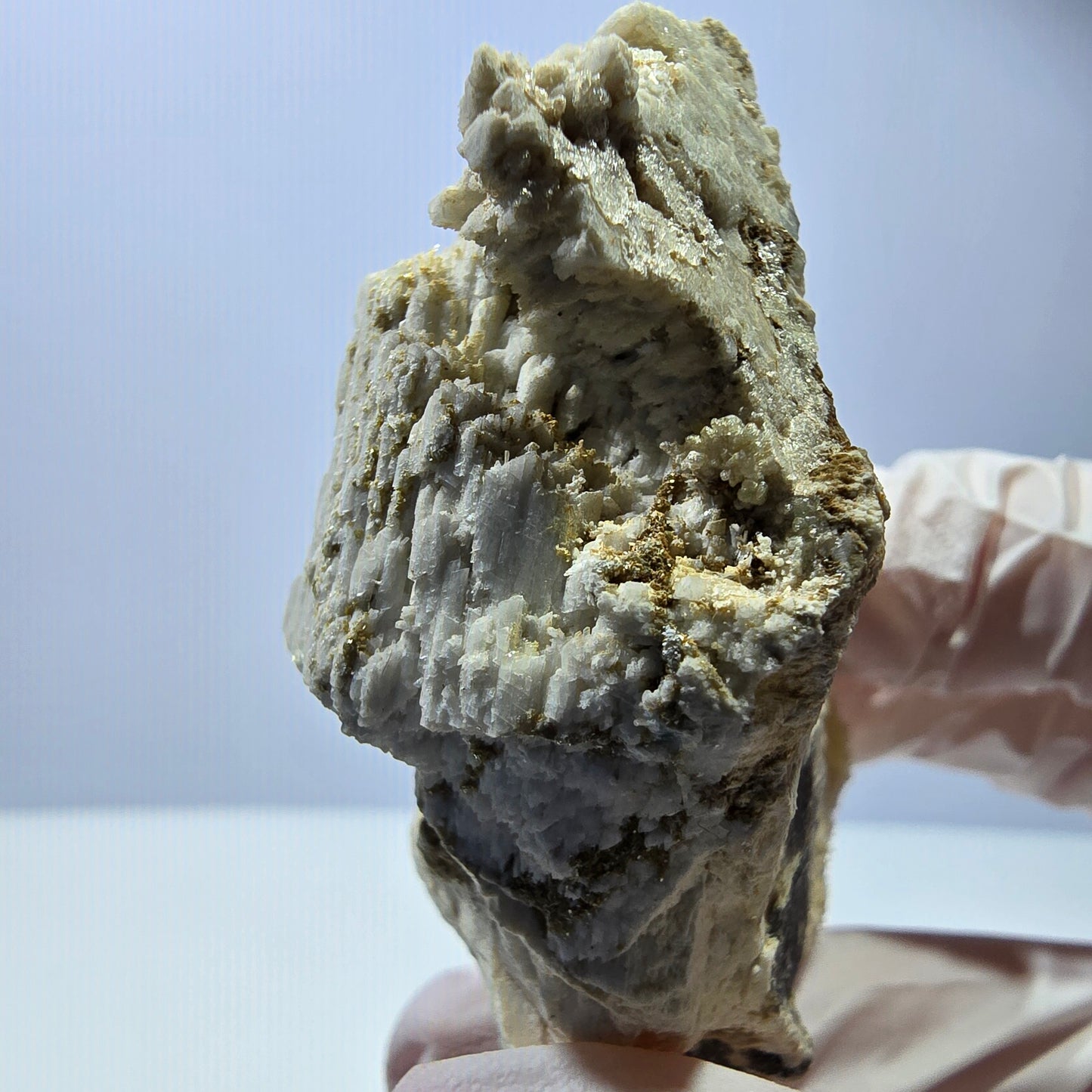 Spécimen rare d'opale hyalite, de quartz fumé et d'orthose, Erongo, Namibie, 70 x 61 x 30 mm