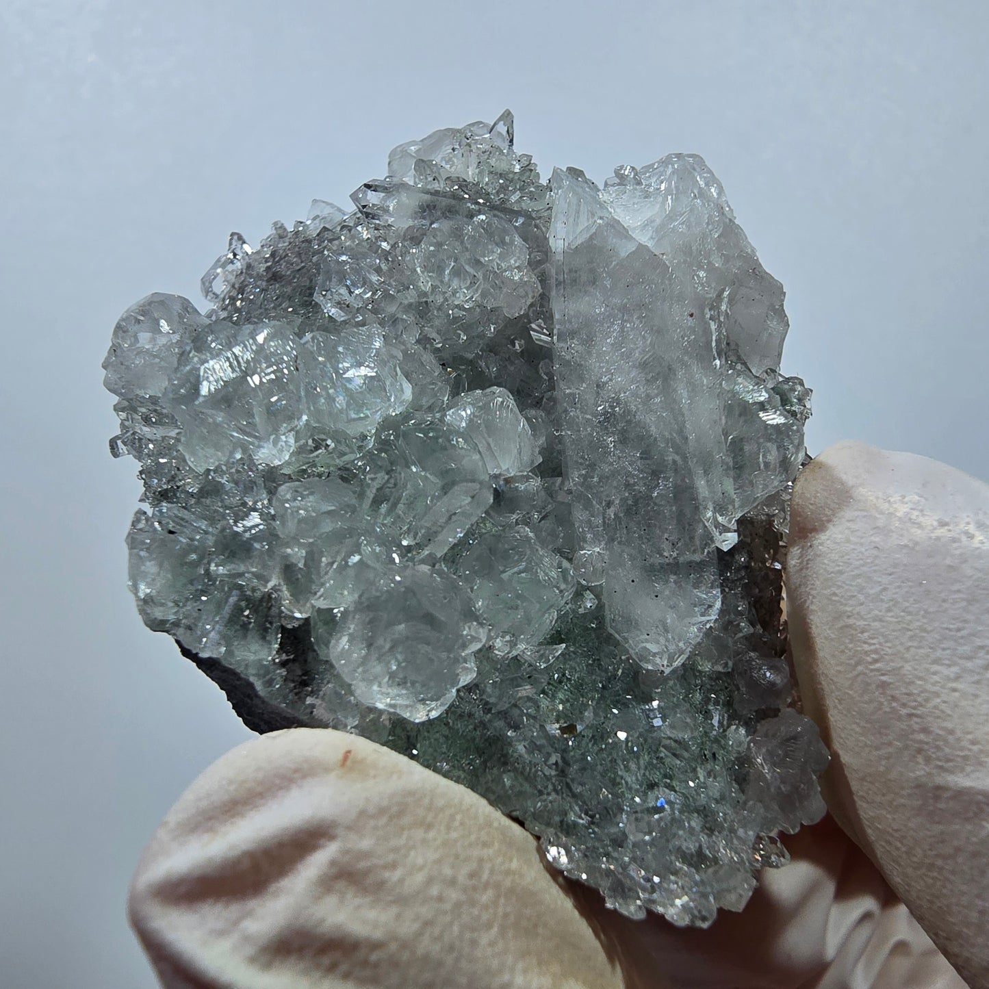Amas de quartz rare en forme d'étoile de calcite UV, mine Streep, Gobobo, Namibie, 47 x 38 x 21 mm