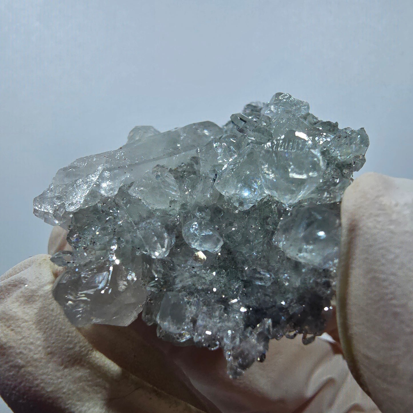 Amas de quartz rare en forme d'étoile de calcite UV, mine Streep, Gobobo, Namibie, 47 x 38 x 21 mm
