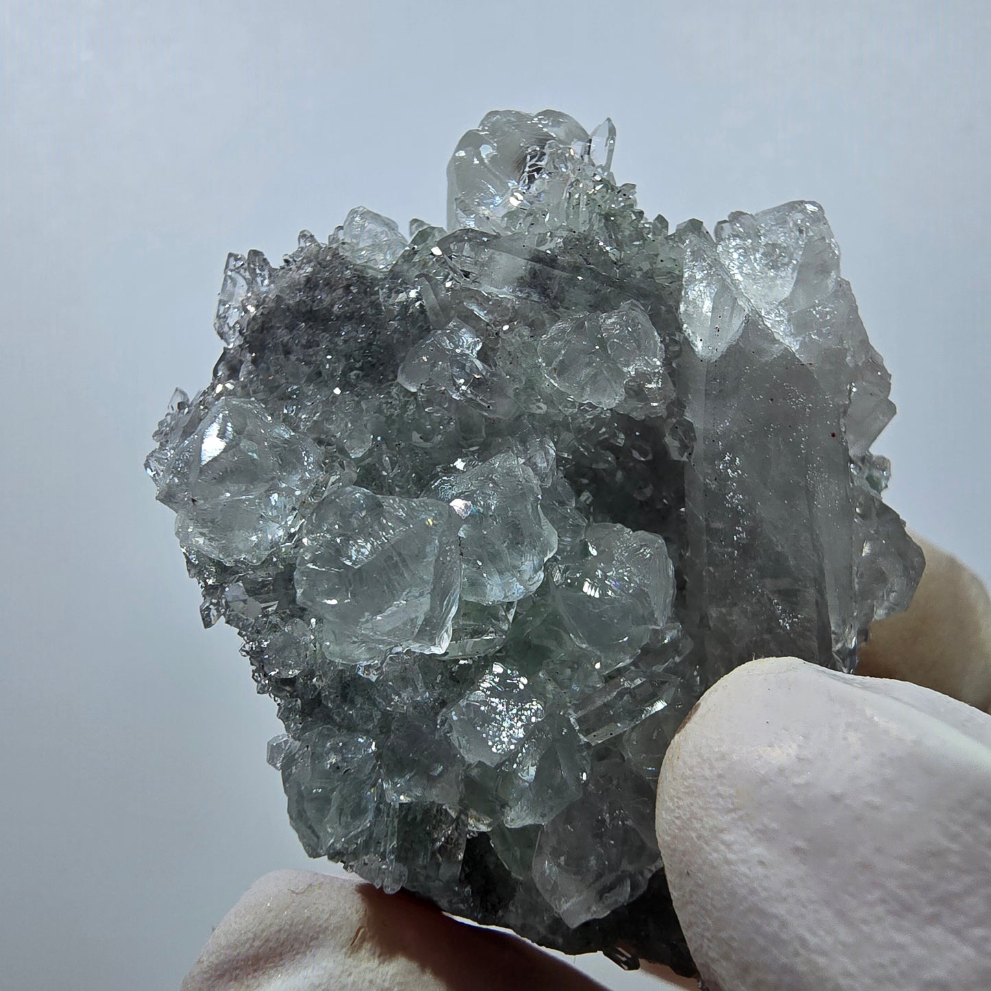 Amas de quartz rare en forme d'étoile de calcite UV, mine Streep, Gobobo, Namibie, 47 x 38 x 21 mm