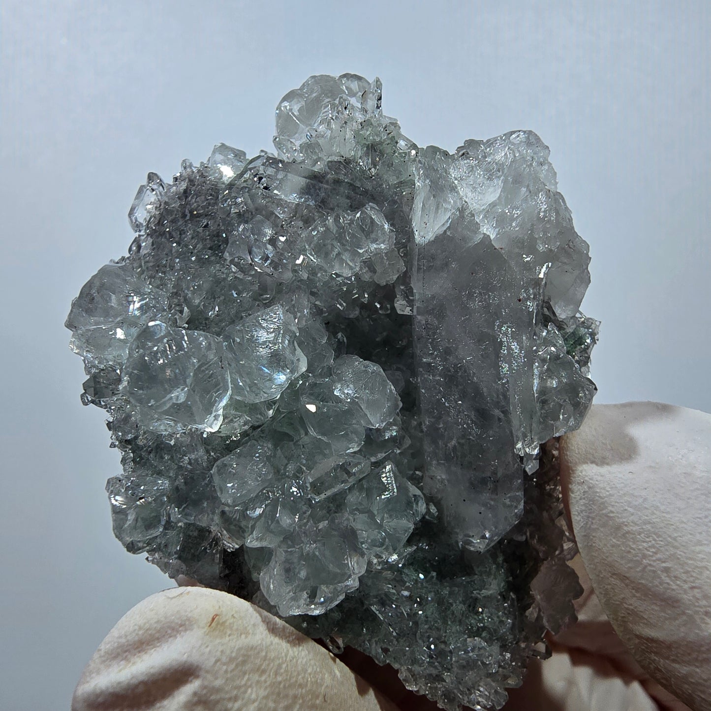 Amas de quartz rare en forme d'étoile de calcite UV, mine Streep, Gobobo, Namibie, 47 x 38 x 21 mm