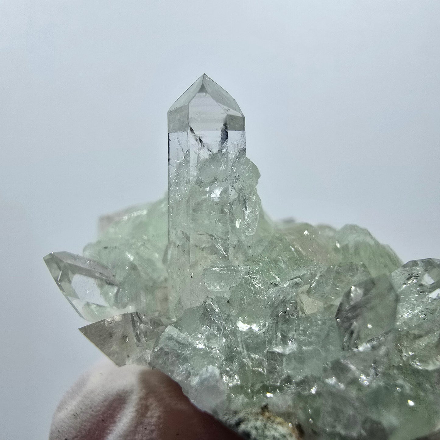 Spécimen de quartz clair, de préhnite et de calcite Streep Mine, Goboboseb, Namibie 37*29*17 mm