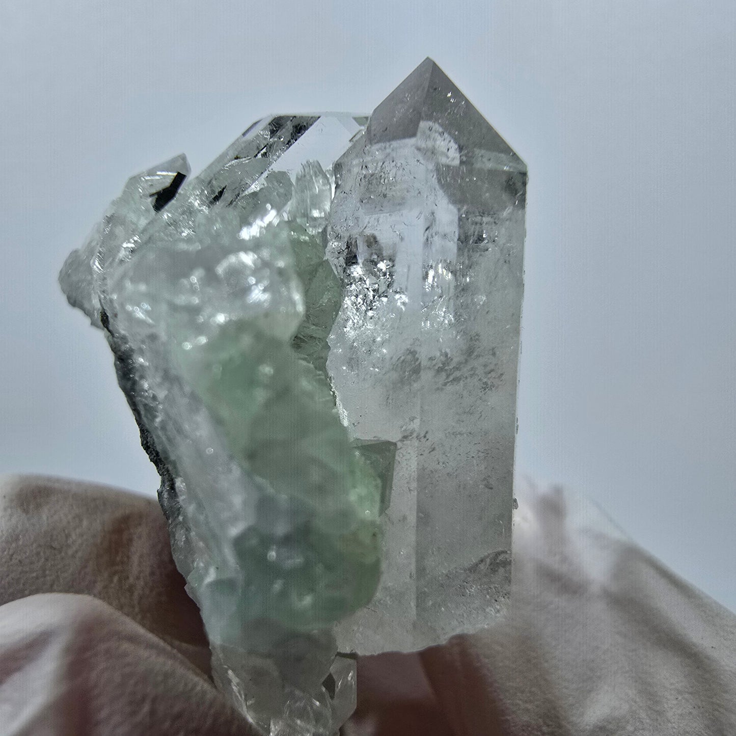 Spécimen de quartz clair, de préhnite et de calcite Streep Mine, Goboboseb, Namibie 49*38*23 mm