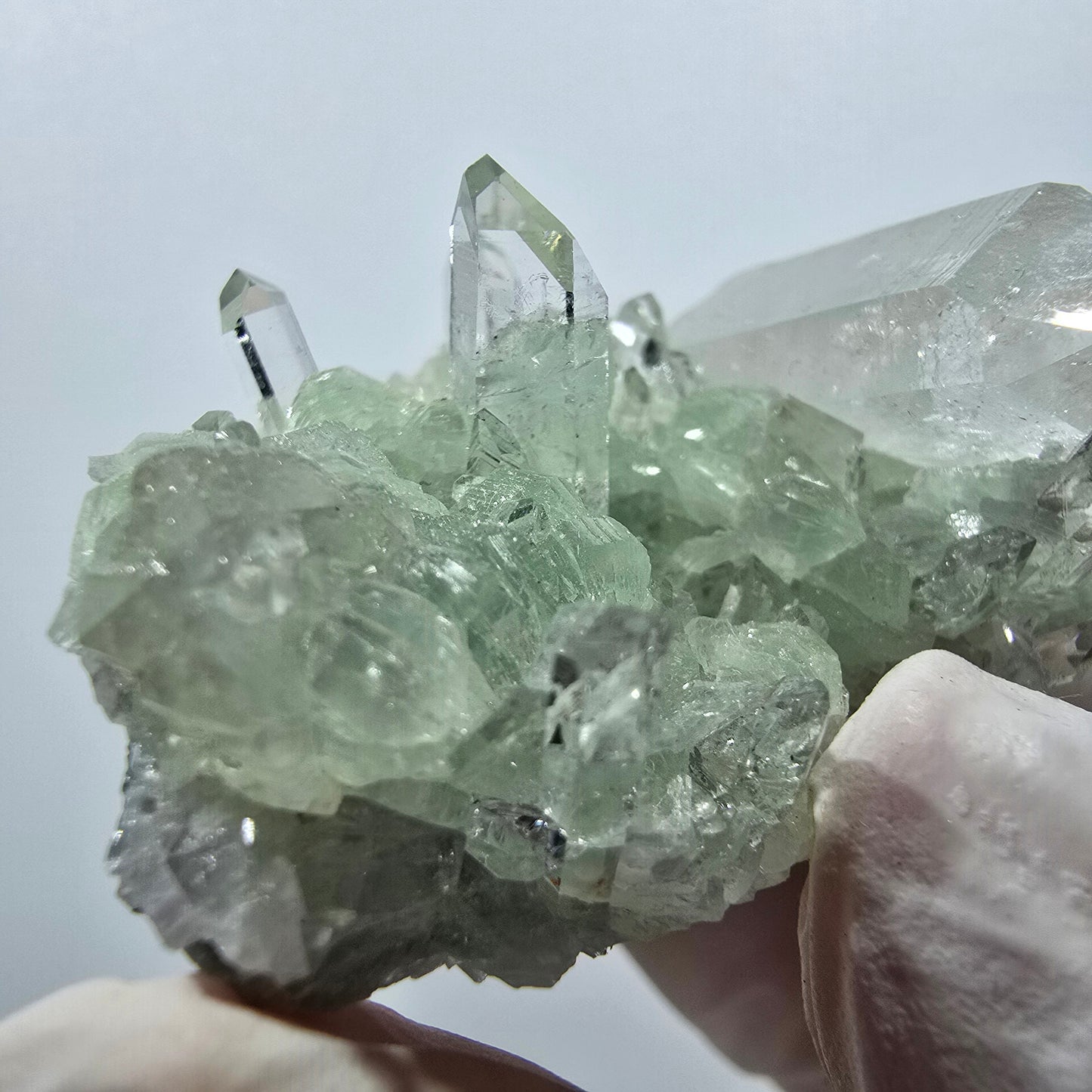 Spécimen de quartz clair, de préhnite et de calcite Streep Mine, Goboboseb, Namibie 49*38*23 mm